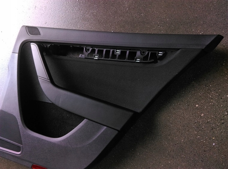 VW PASSAT B7 TAPICERKA BOCZEK DRZWI TYŁ SEDAN Producent części Volkswagen OE