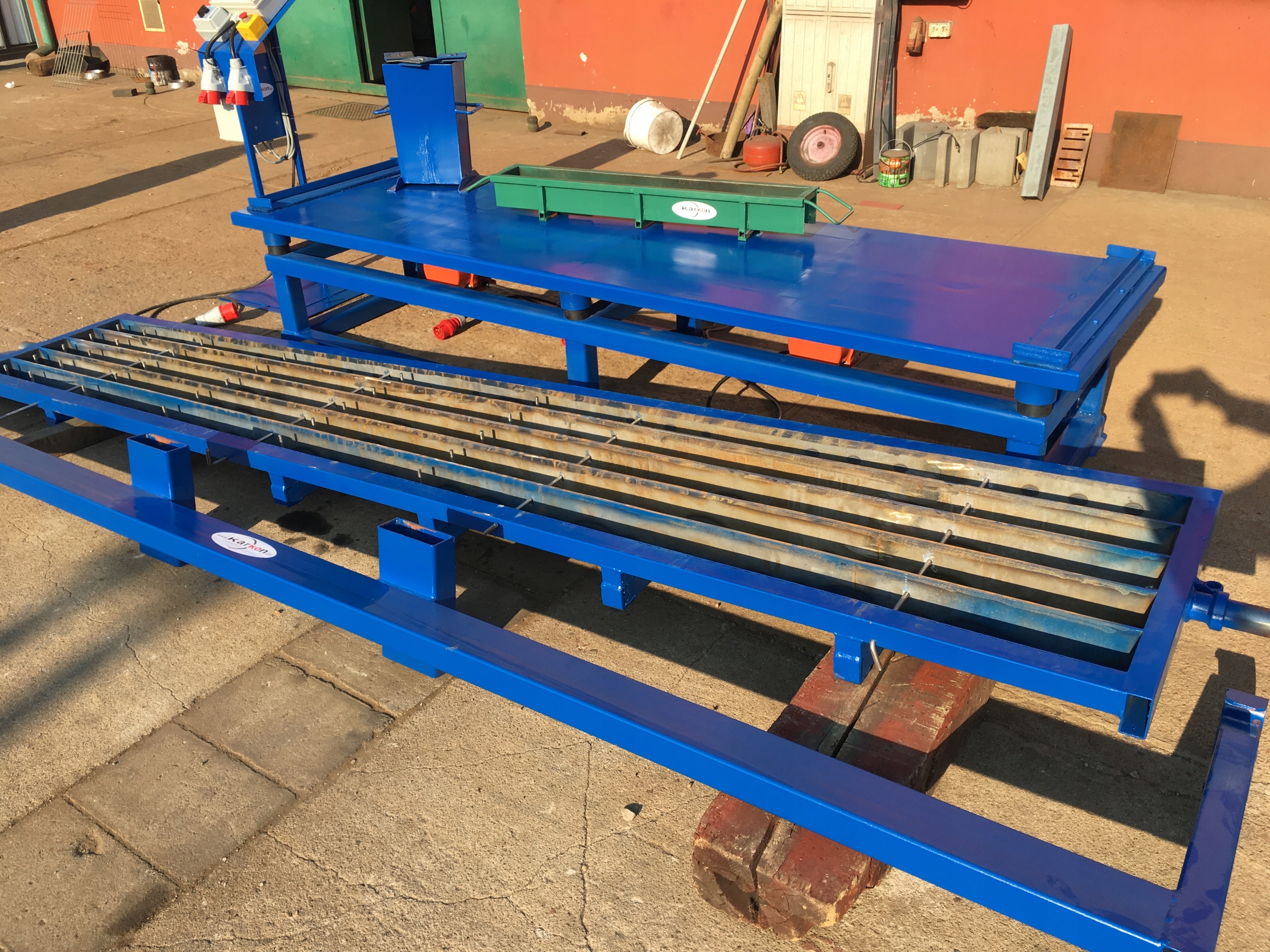 Forma stalowa do produkcji słupków do siatki 3,5 m Waga produktu z opakowaniem jednostkowym 550 kg