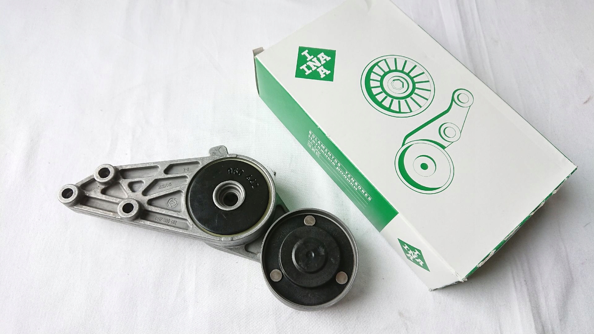 NAPINACZ PASKA ALTERNATORA AUDI A4 B5 A6 1.6 1.8 T