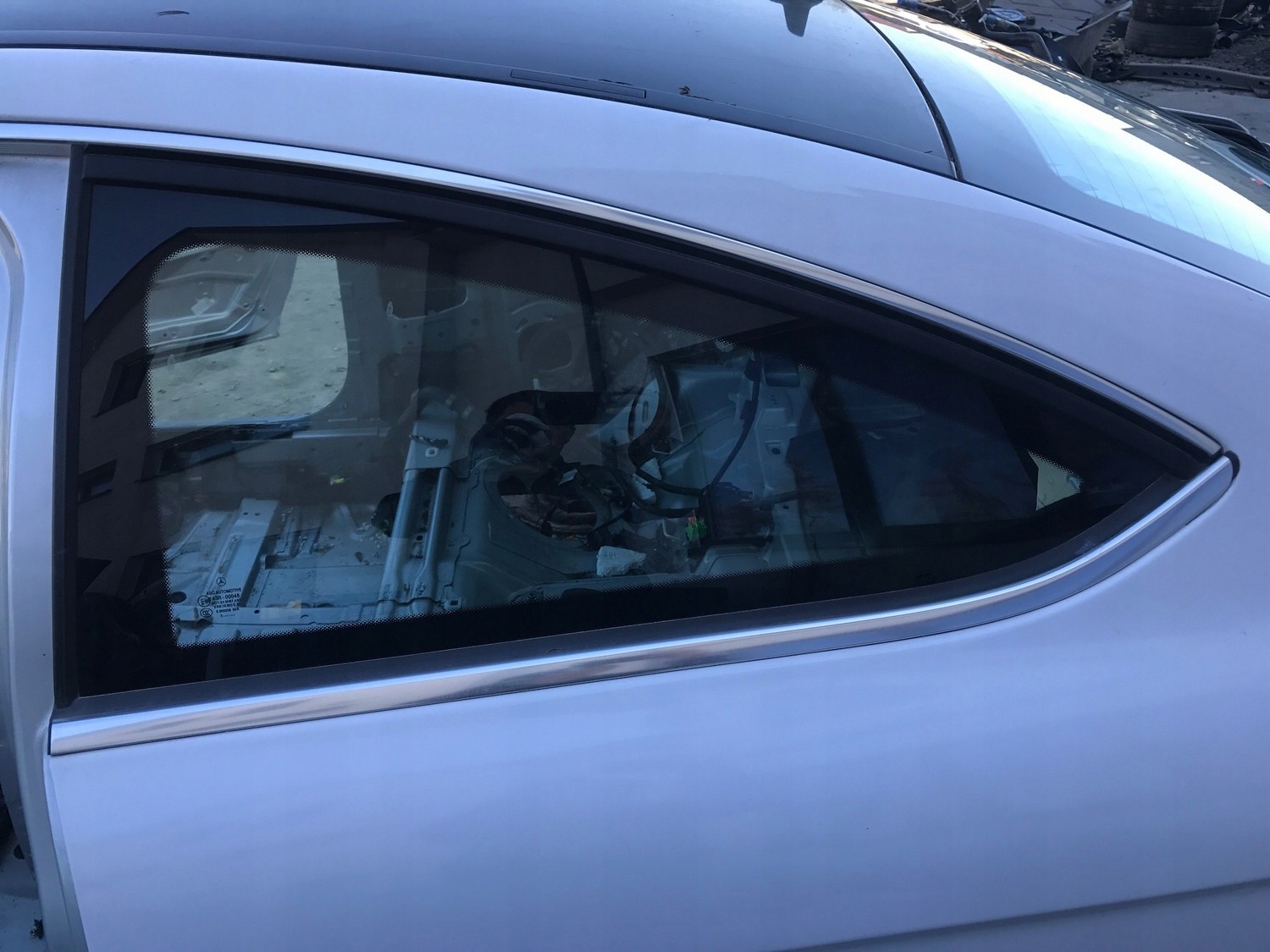 SZYBA KAROSERYJNA LEWA TYLNA MERCEDES W204 COUPE