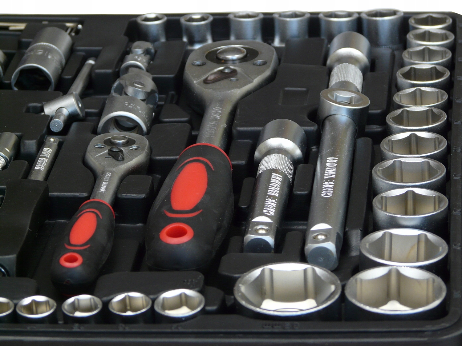 ZESTAW KLUCZY NASADOWYCH KLUCZE NASADOWE 108 6 22 Number of Elements sets