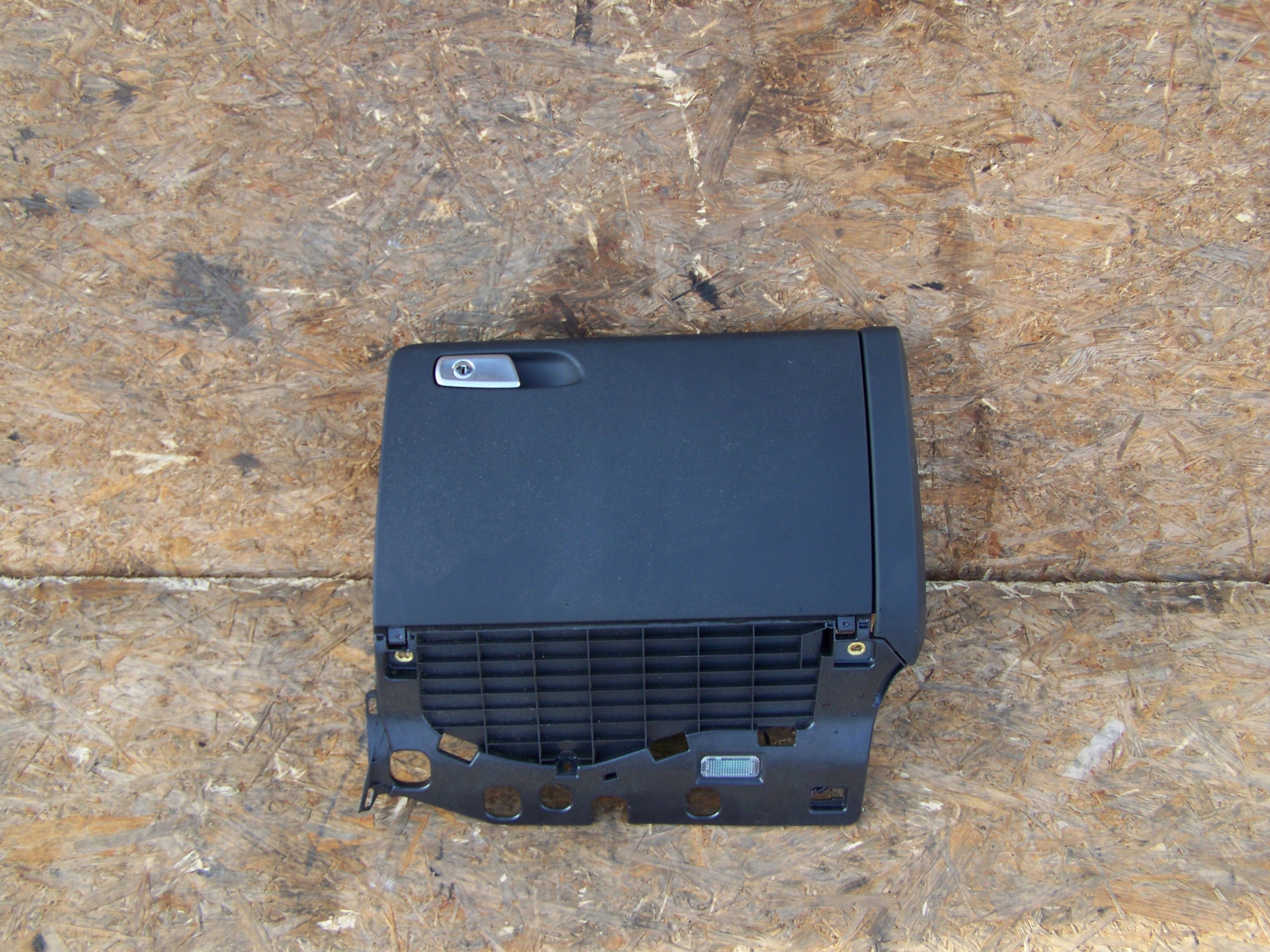 SCHOWEK PASAŻERA AUDI A4 B8