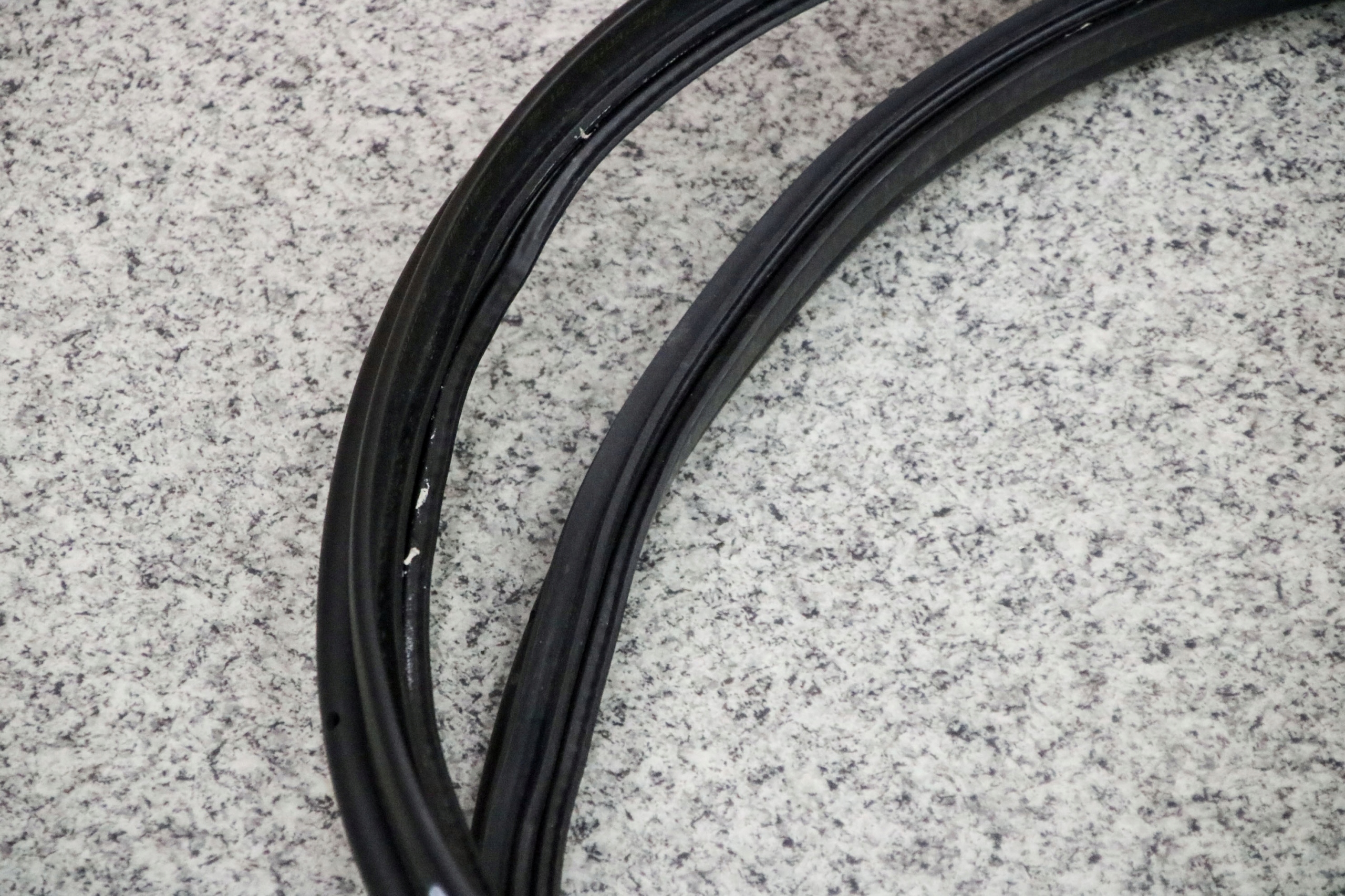 BMW F31 USZCZELKA SZYBY KLAPY TYŁ TYLNEJ BAGAŻNIKA Producent części BMW OE