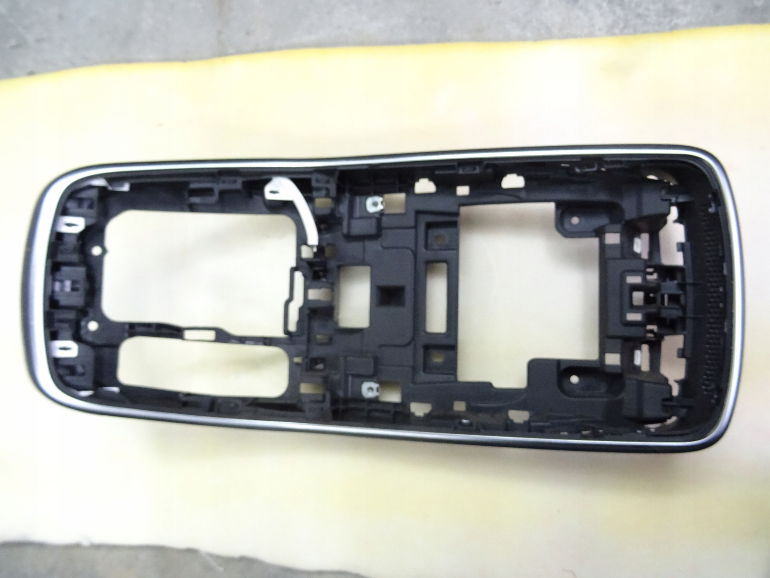 RENAULT SCENIC IV RAMKA ŚRODKOWA KONSOLI