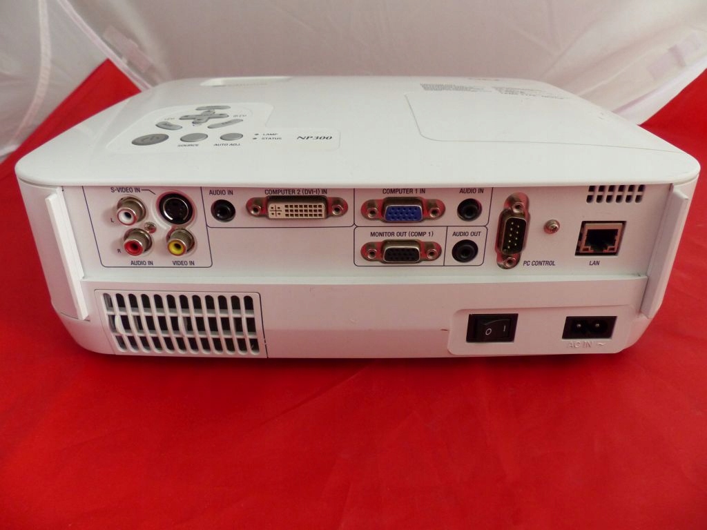 PROJEKTOR RZUTNIK NEC NP300 FULL HD 2200 ANSI Kod producenta ..np300