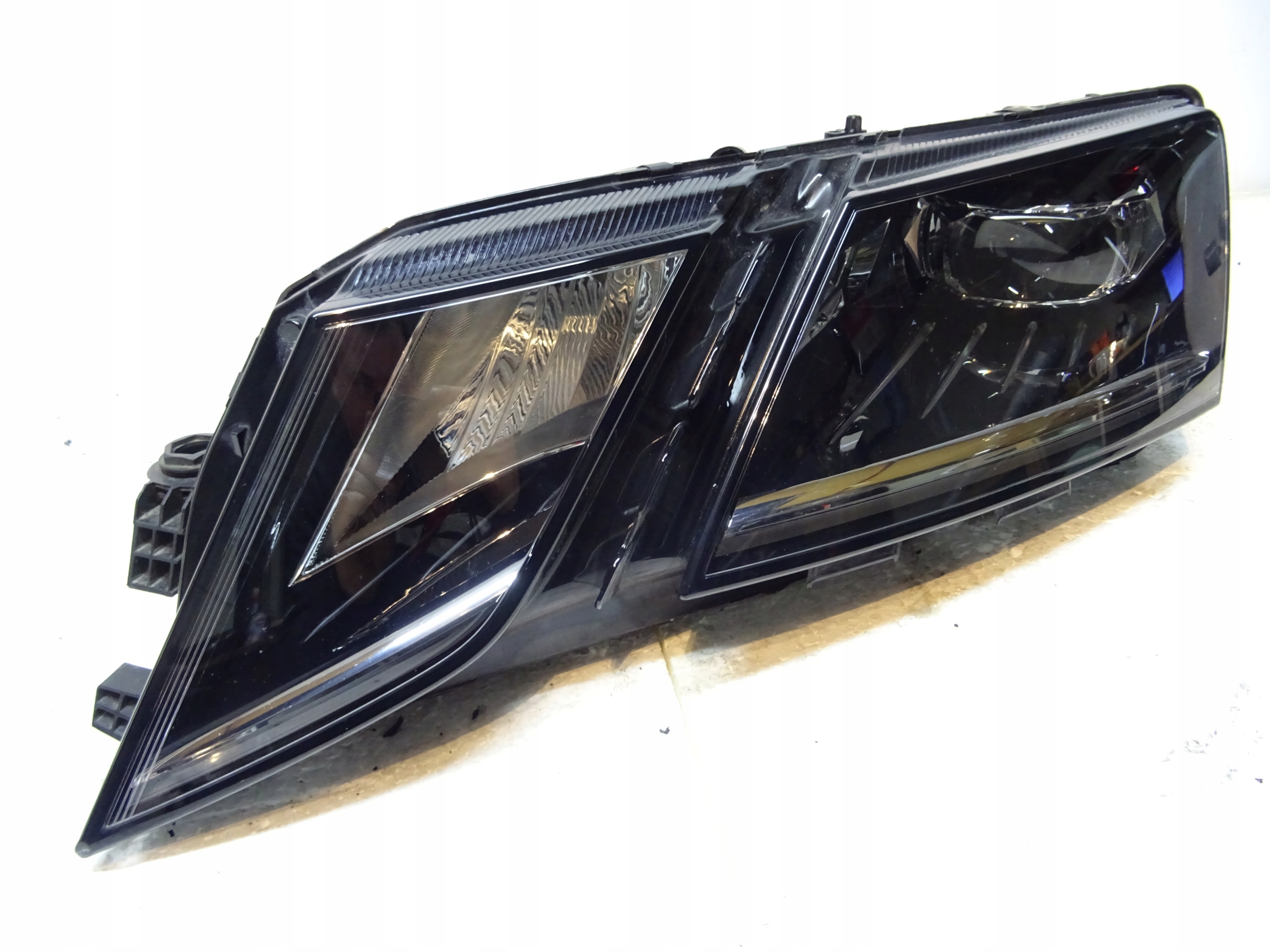 ШКОДА OCTAVIA 3 Рестайлінг ФАРА повний LED LEWAe1941015d