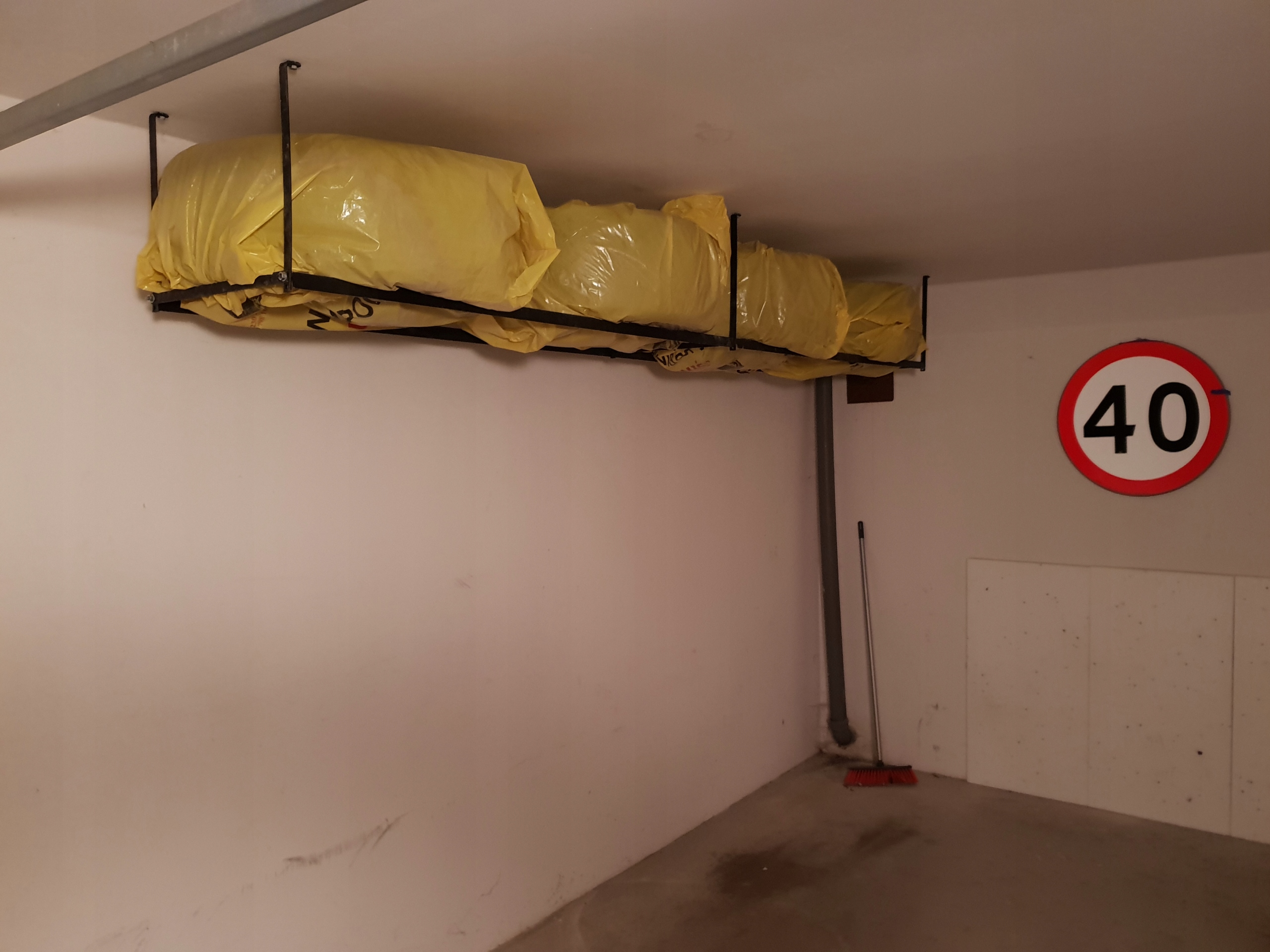 SUFITOWY regal wieszak stojak na opony kola felgi Material metal