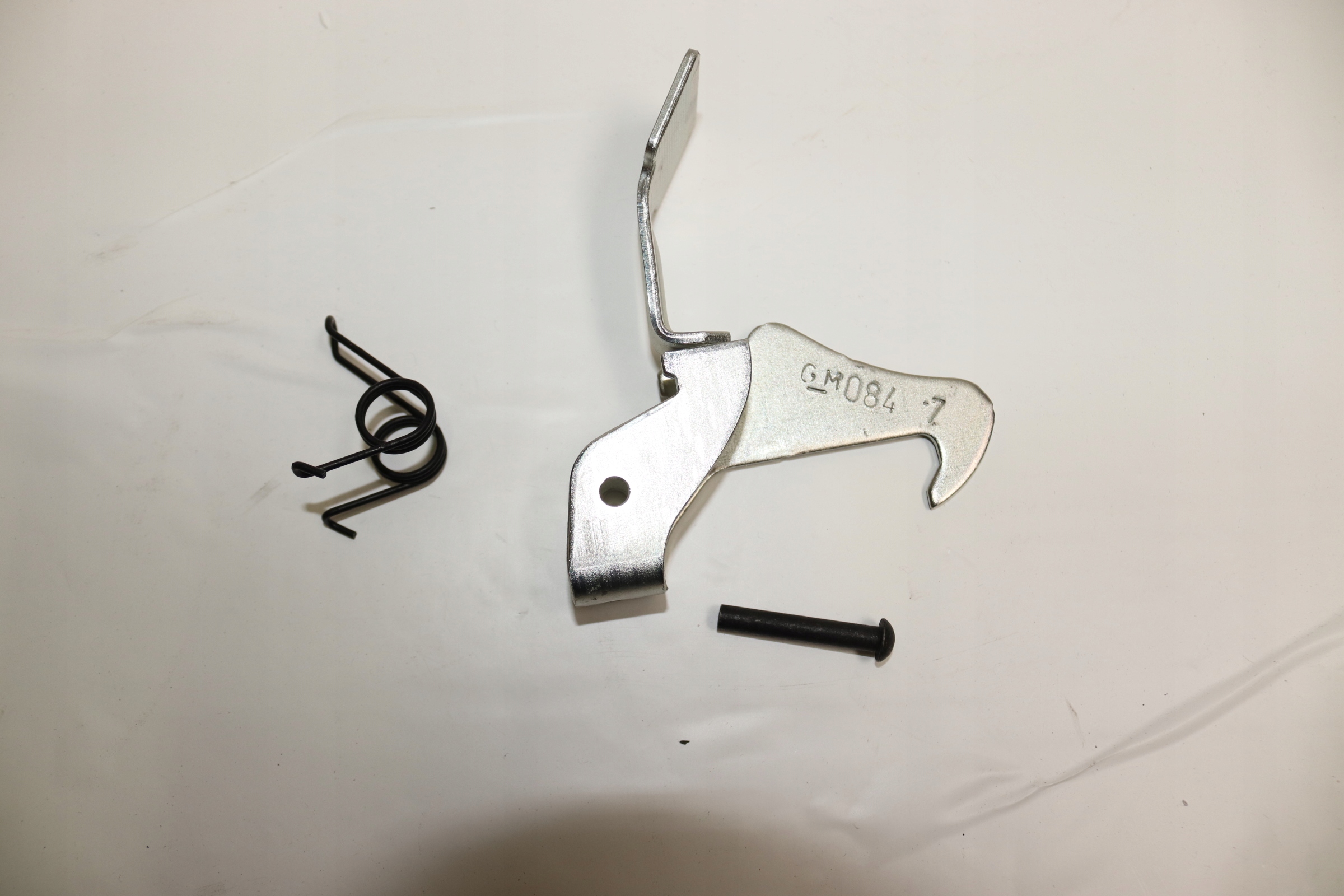 13249829 - OPEL CORSA D ЗАМОК БОЛТ КАПОТА ШТИФТ ПРУЖИНА