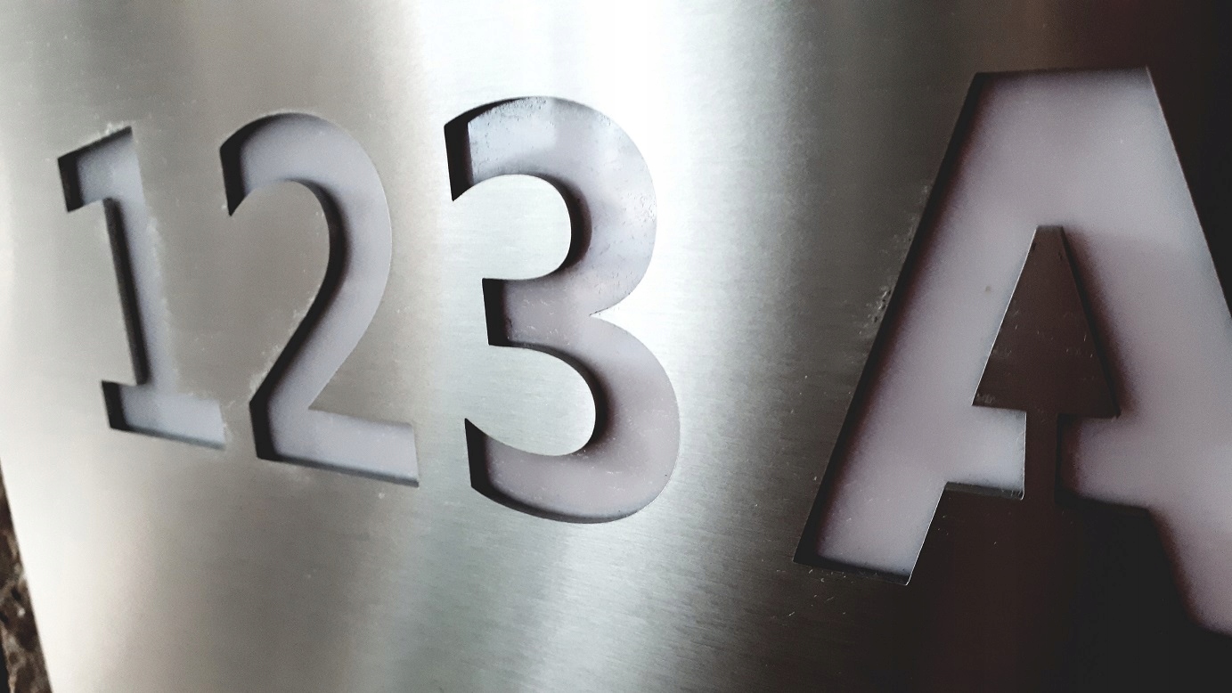 SKRZYNKA POCZTOWA Z NUMEREM DOMU PODŚWIETLENIE LED 8614258736 - Allegro.pl