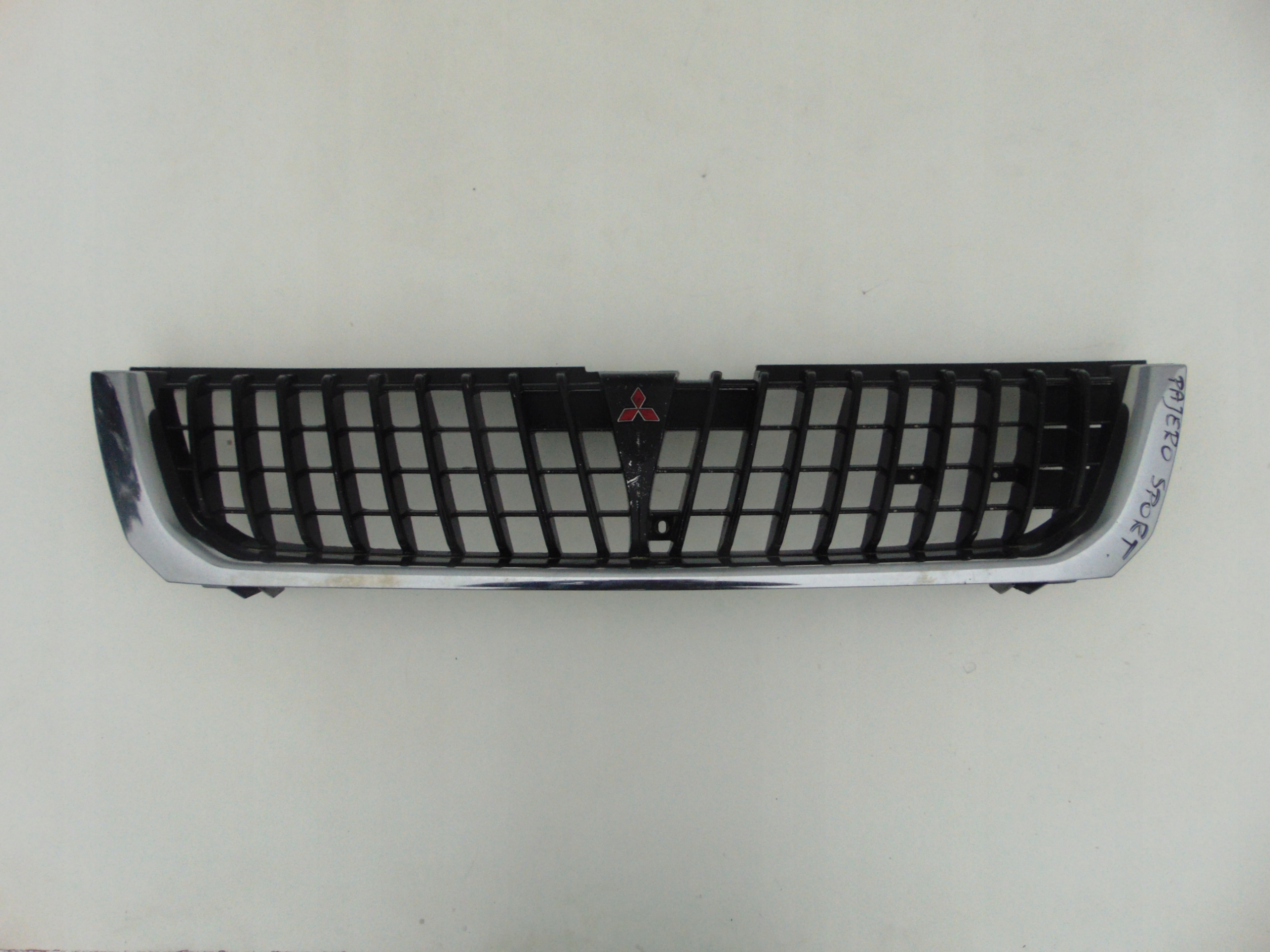 Решетка паджеро спорт
