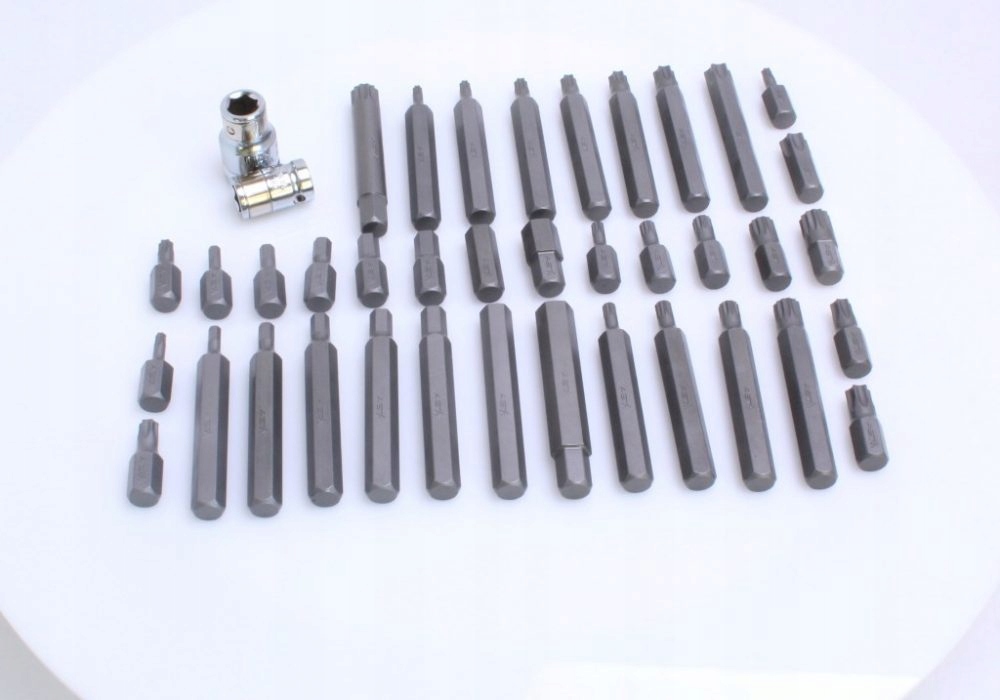 A 44PBS ZESTAW BITOW Z ADAPTORAMI 44 SZTUK ASTA Weight with packaging 2 67 kg