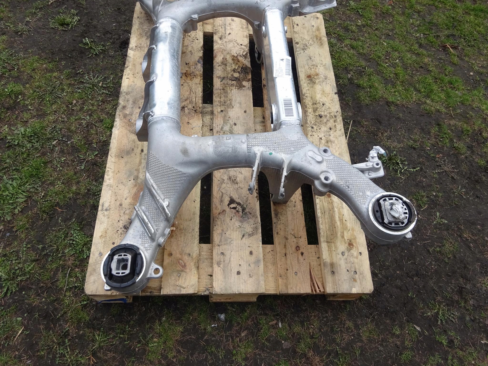 BMW 8 G14 G15 subframe axle beam axle beam rear part 6022078