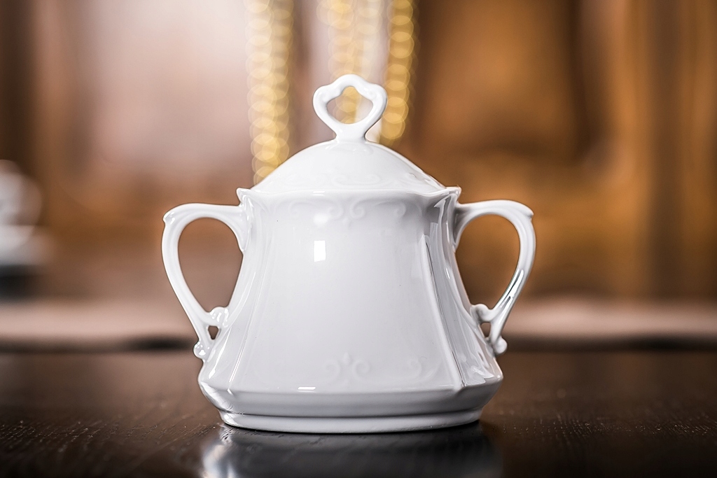 CHODZIEŻ KAMELIA BIAŁA PORCELANA CUKIERNICA 350ml Marka Chodzież