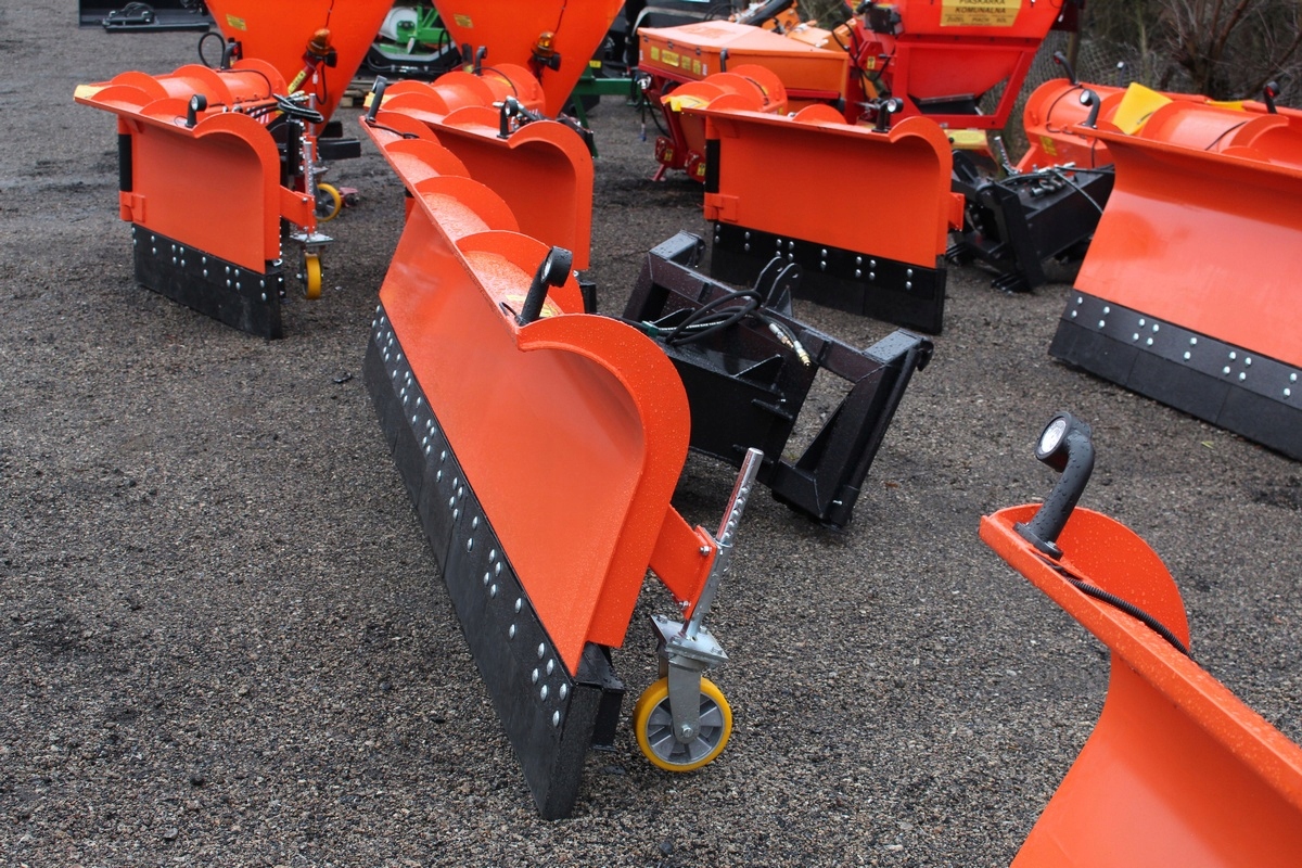 Plug TYP F wzmocniony 2 8m Euroramka 2 silowniki Machine type Backhoe loader Loader Other