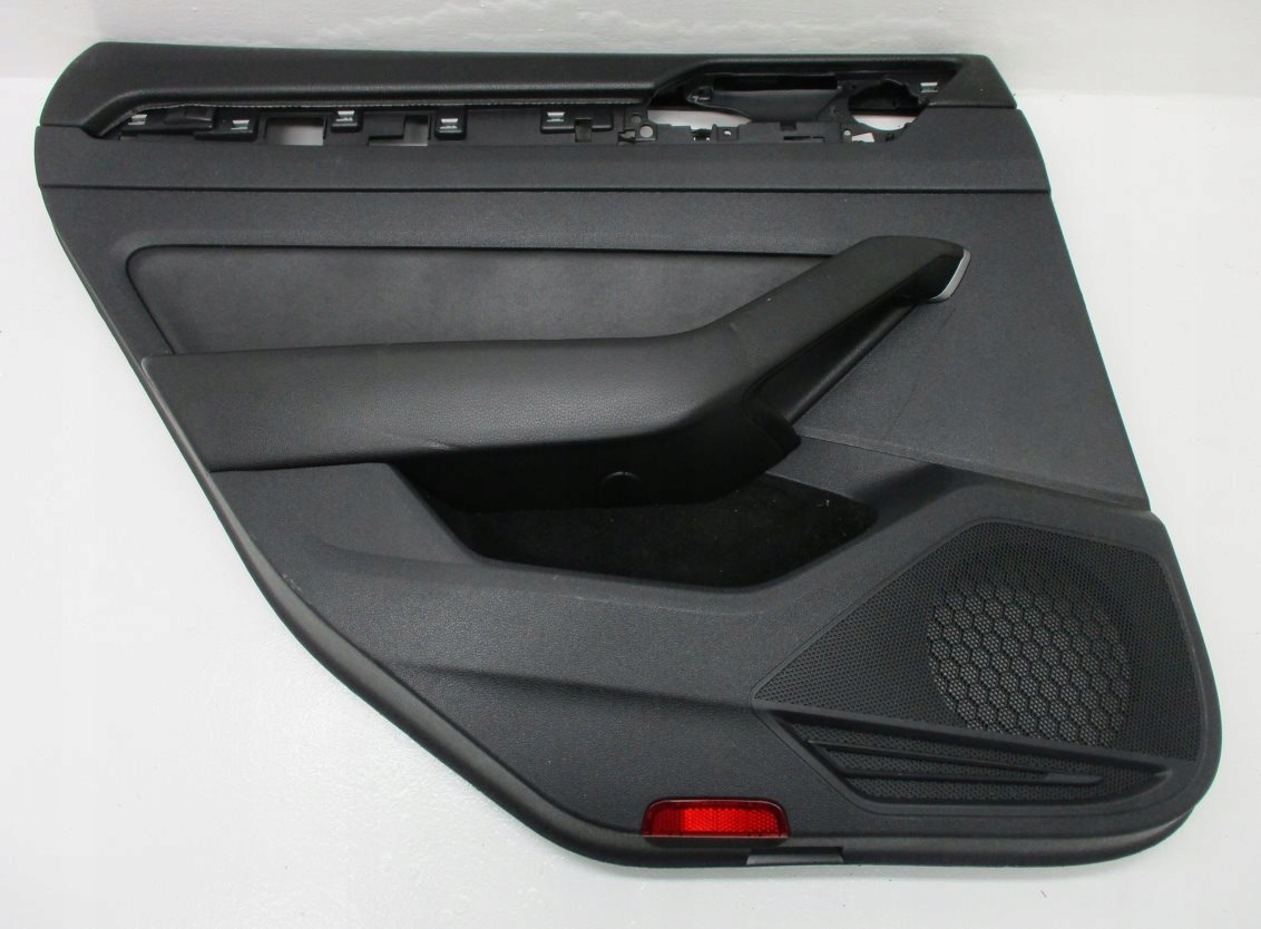 дверные карты левый задний vw PASSAT B8 3G8867211
