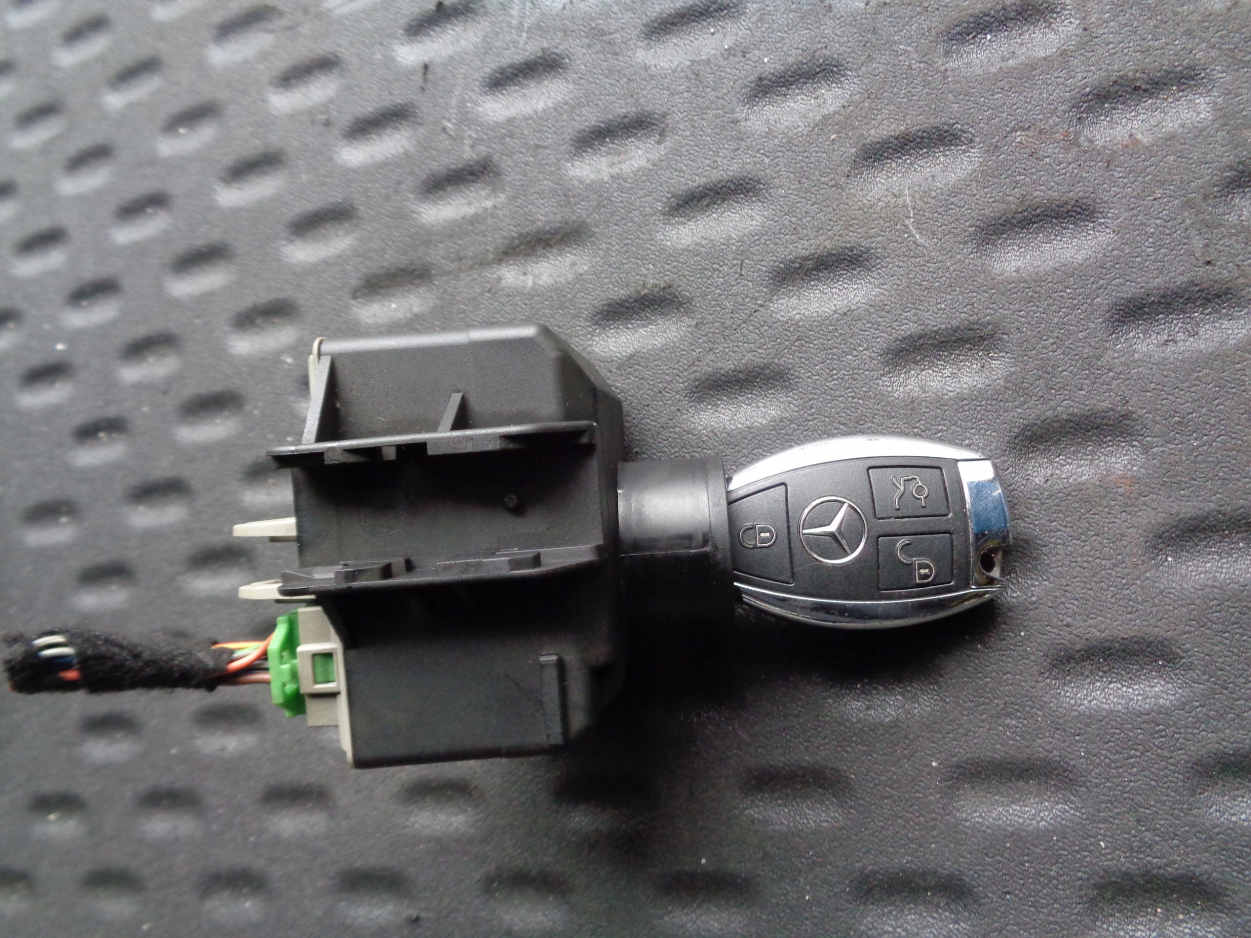 STACYJKA KLUCZYK PILOT MERCEDES CLA 45 AMG C117