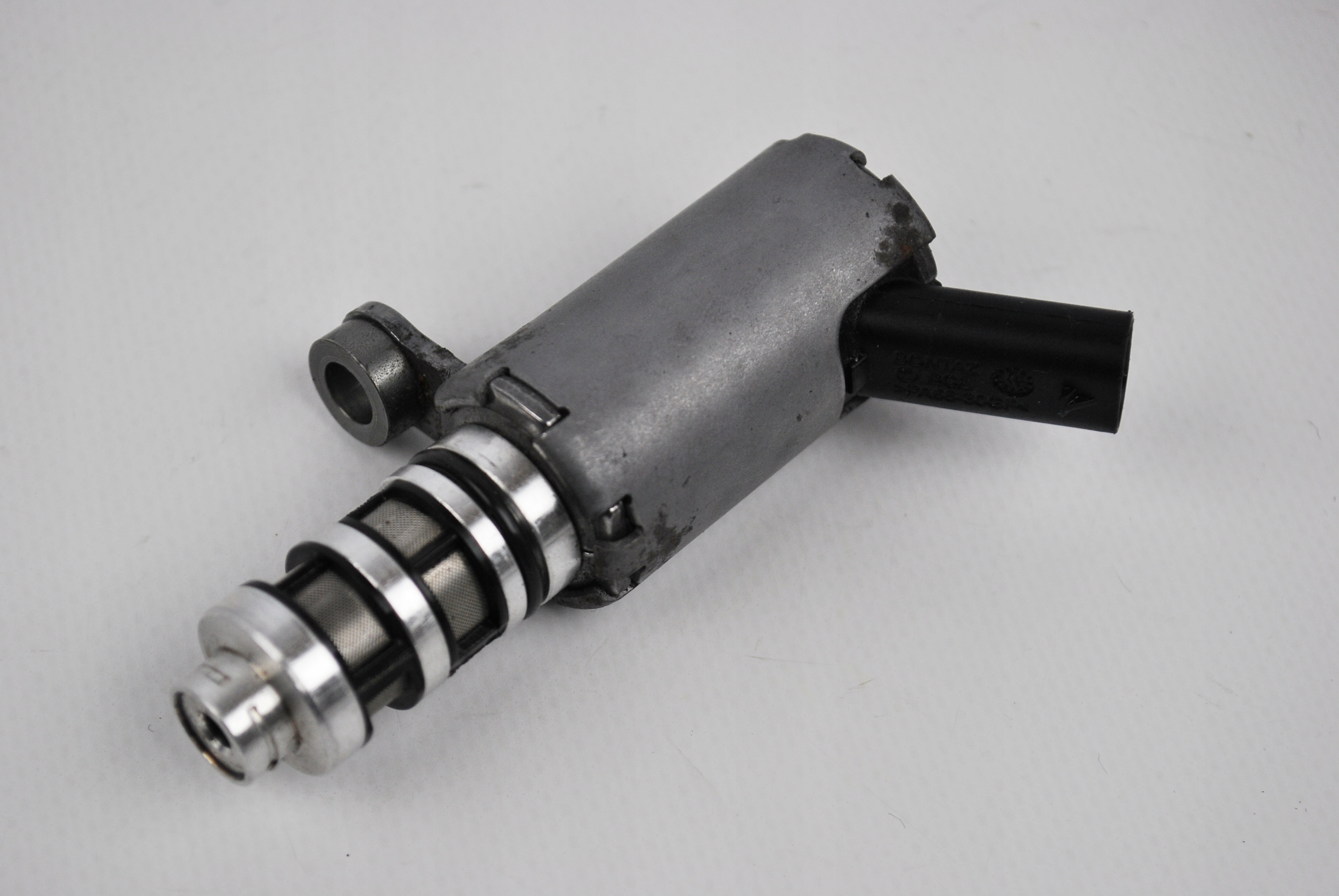 Клапан управления Audi A4 A5 A6 A7 A8 Q5 06m115393d