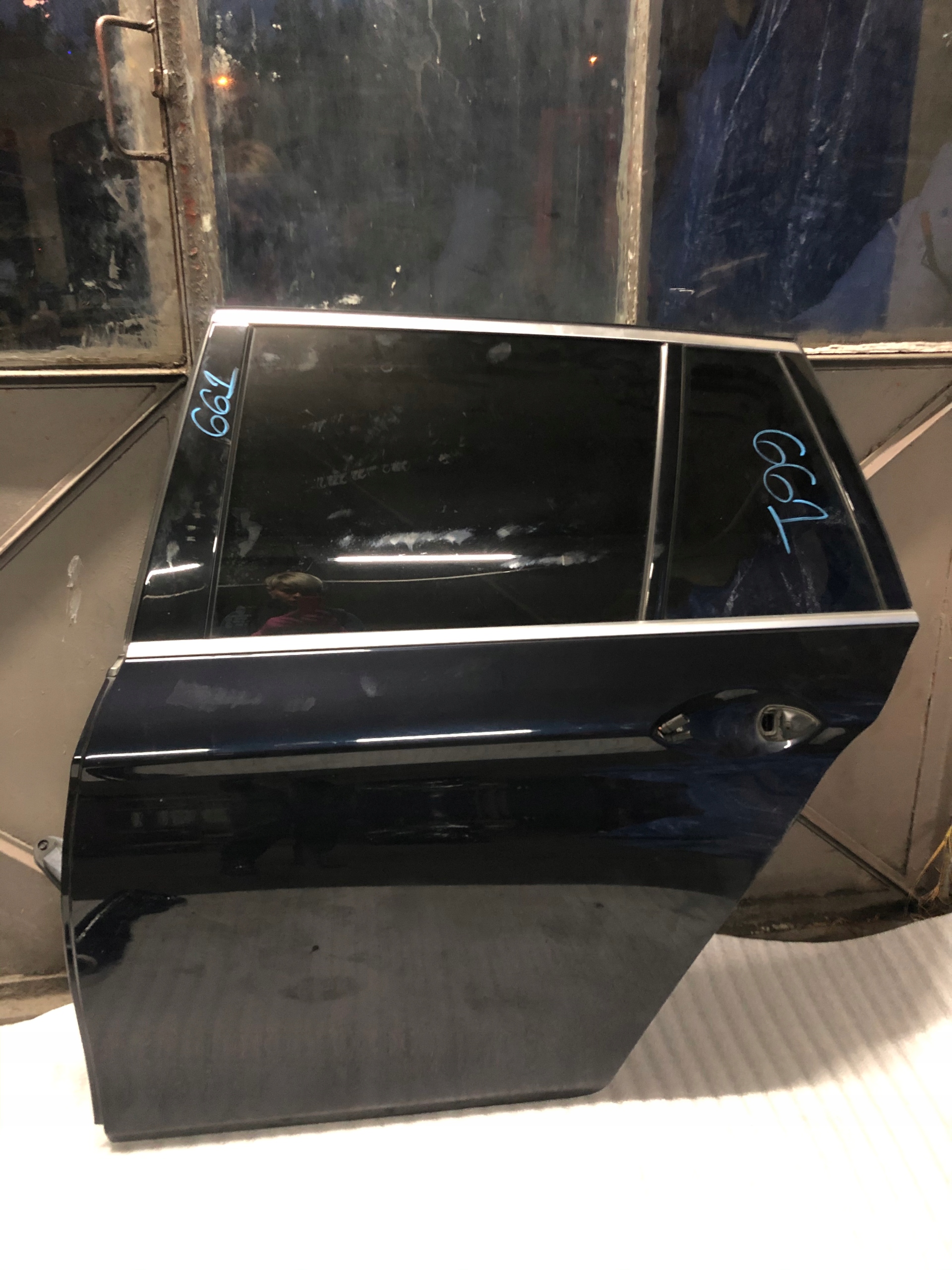 661 BMW F11 DRZWI TYLNE LEWE CARBONSCHWARZ