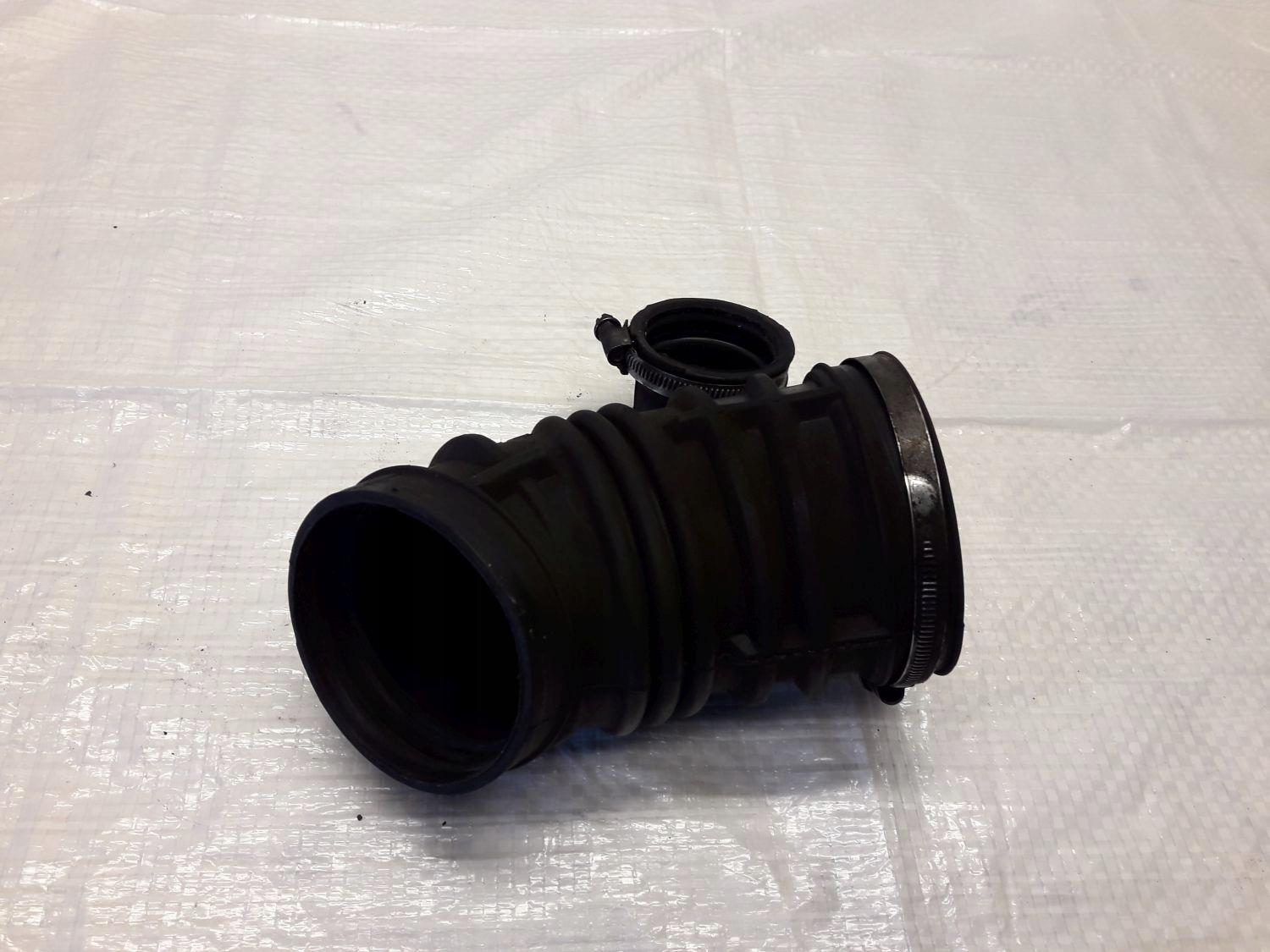 PORSCHE 911 996 ВПУСКНАЯ ТРУБА 99611022157