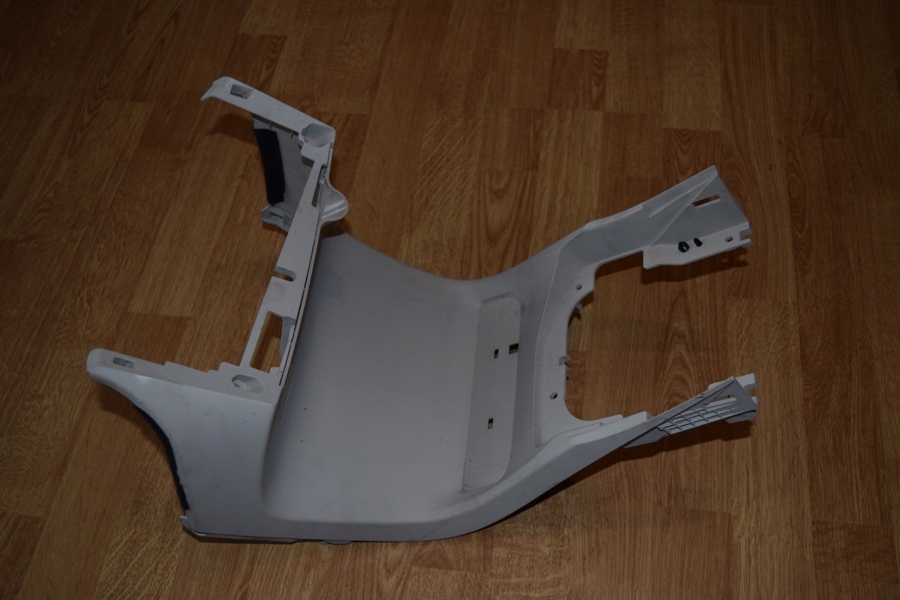 OSŁONA TUNELU ŚRODKOWEGO KONSOLI VOLVO XC60 R2011 Producent części Volvo OE