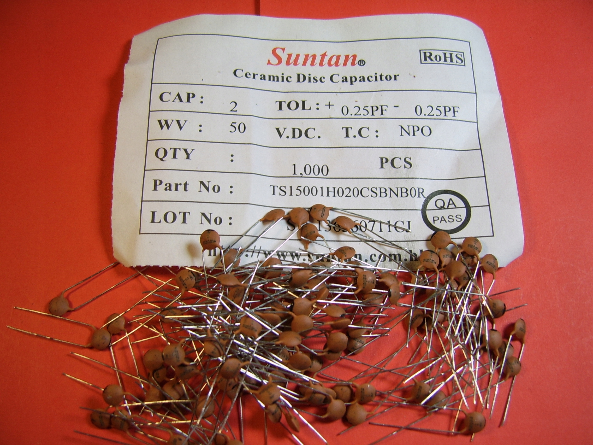 100x 2pF 50V +/-0.25pF NP0 kond. ceramiczny Tht