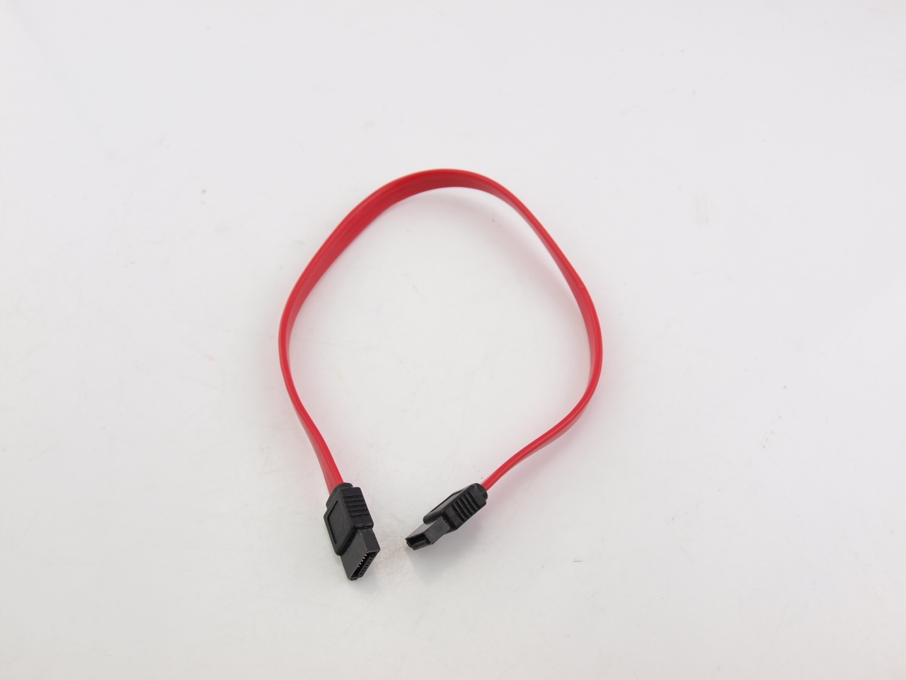 Kabel komputerowy wtyk SATA 7-stykowy 30cm Kod producenta 51H5RHT5T5