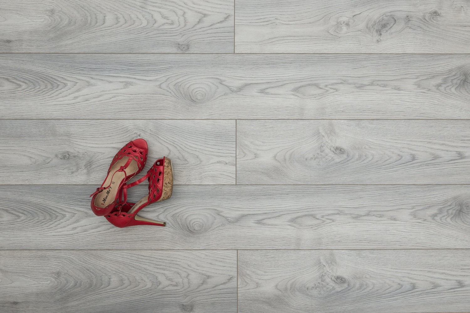 !!! PROMOCJA !!! PANELE PODŁOGOWE KRONOTEX MAMMUT PLUS AC5 10MM V4 Jednostka sprzedaży m2