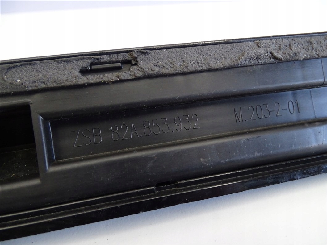 Audi OE 82A853932 молдинг порога