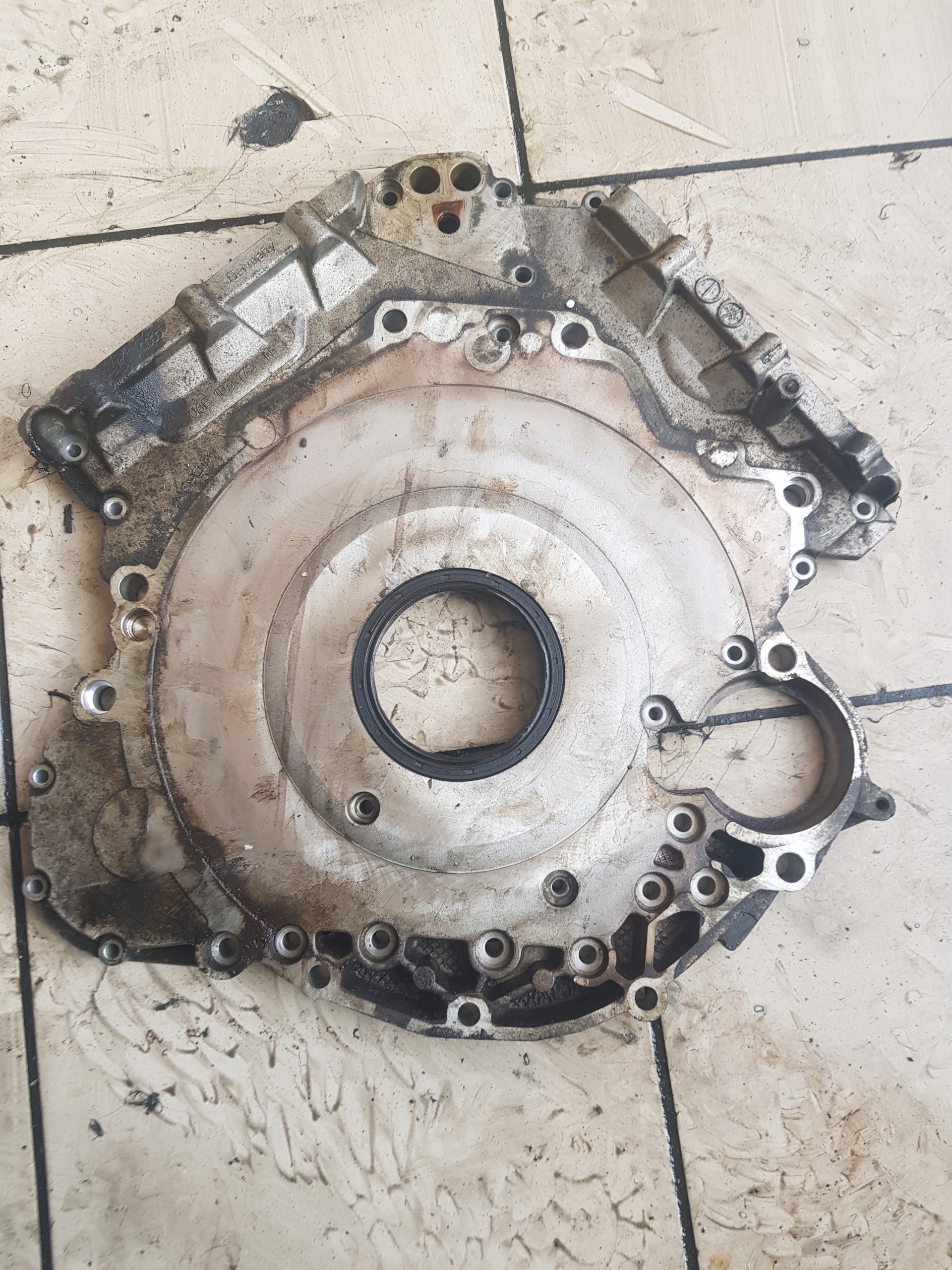 OSŁONA ROZRZĄDU AUDI A6 C6 2.4 3.2 FSI 06E103173