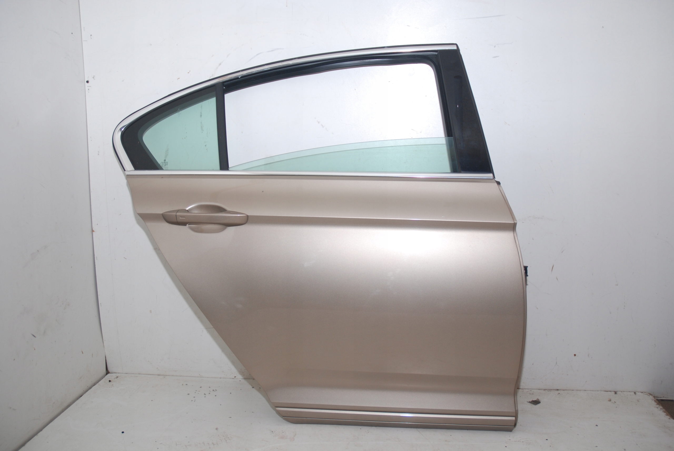 VW PASSAT B8 DRZWI PRAWE TYLNE TYŁ SEDAN LC1Y Strona zabudowy przód - prawa