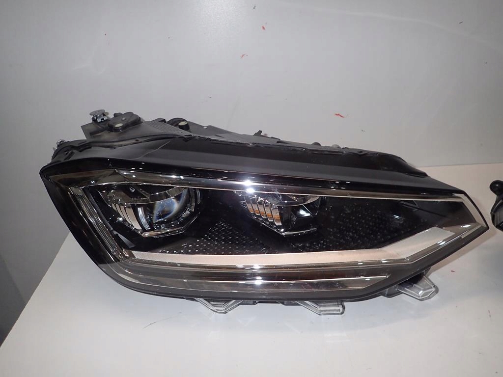 light front right VW SPORTSVAN LIFT 17- FULL LED