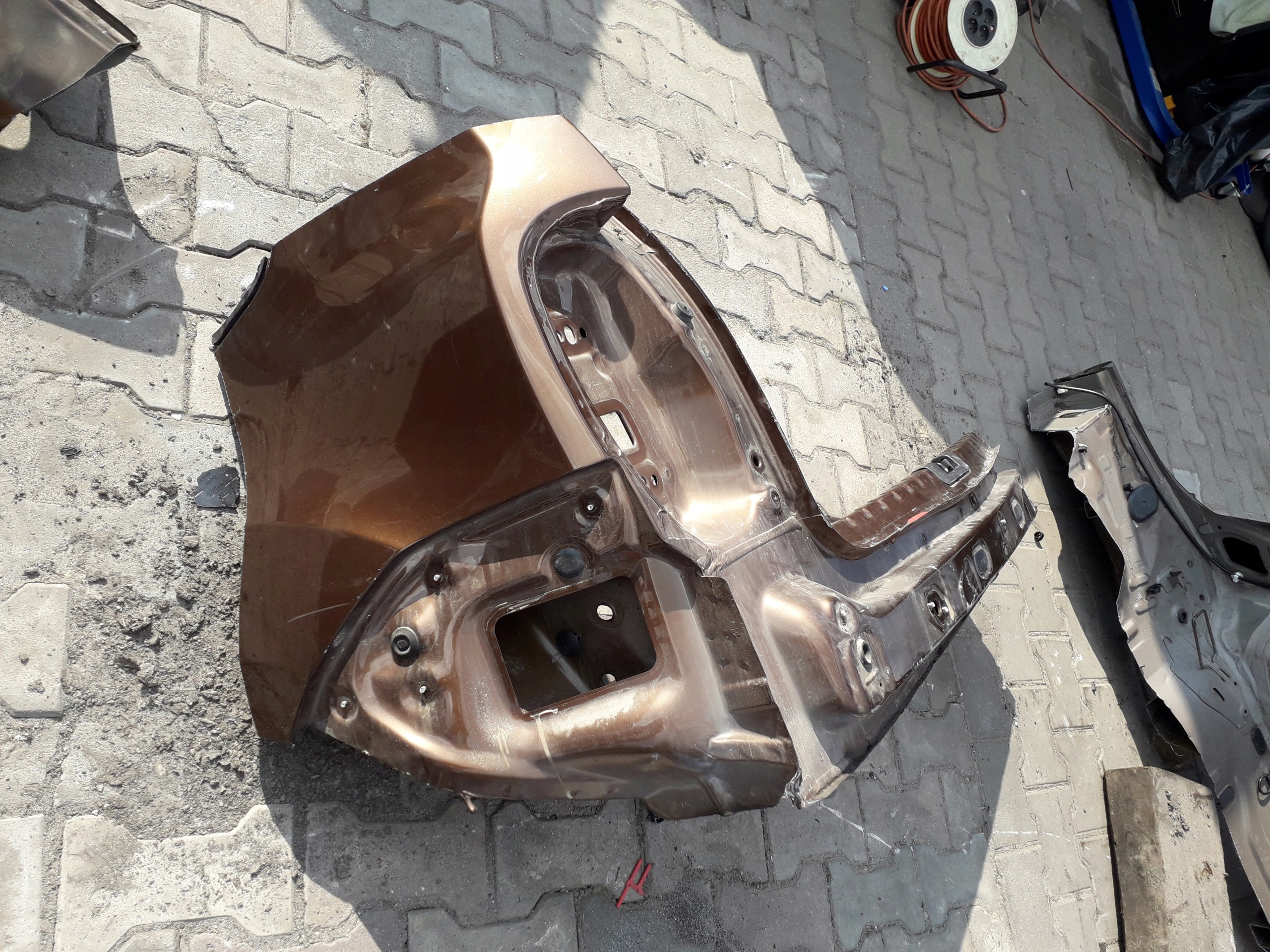 ОКУЛЯР ЛАМПИ ЛІВИЙ ЗАДНІЙ РЕМІНЬ DACIA DUSTER