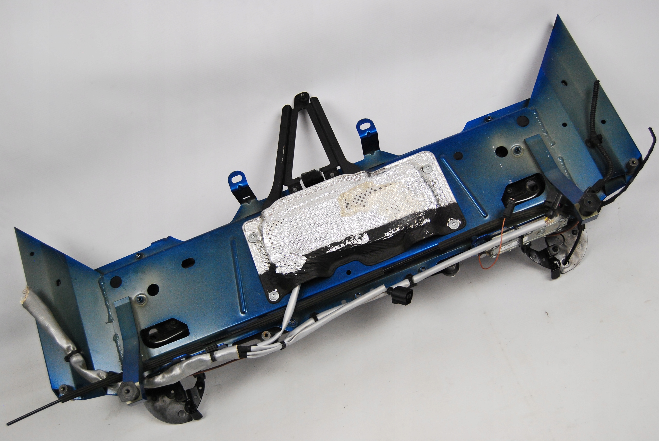 База спойлера Audi R8 4s0827948b