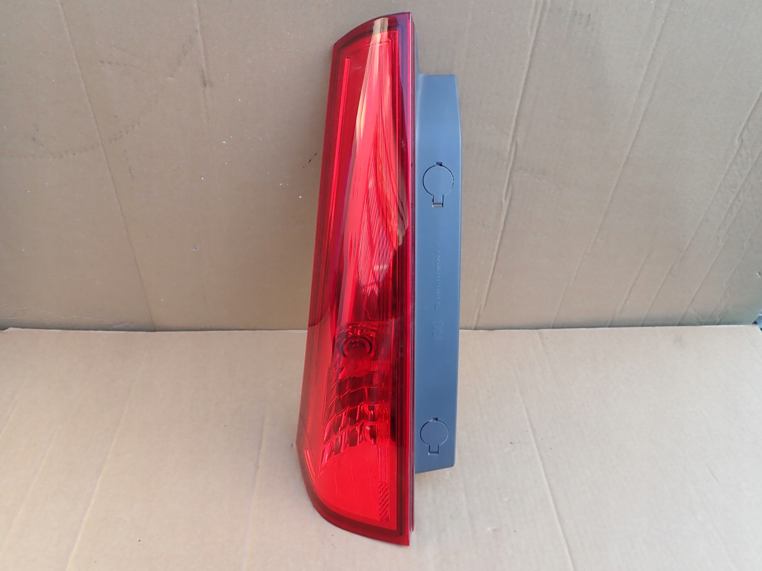 KIA CEED KOMBI 06-08r LAMPA TYLNA LEWA GÓRA