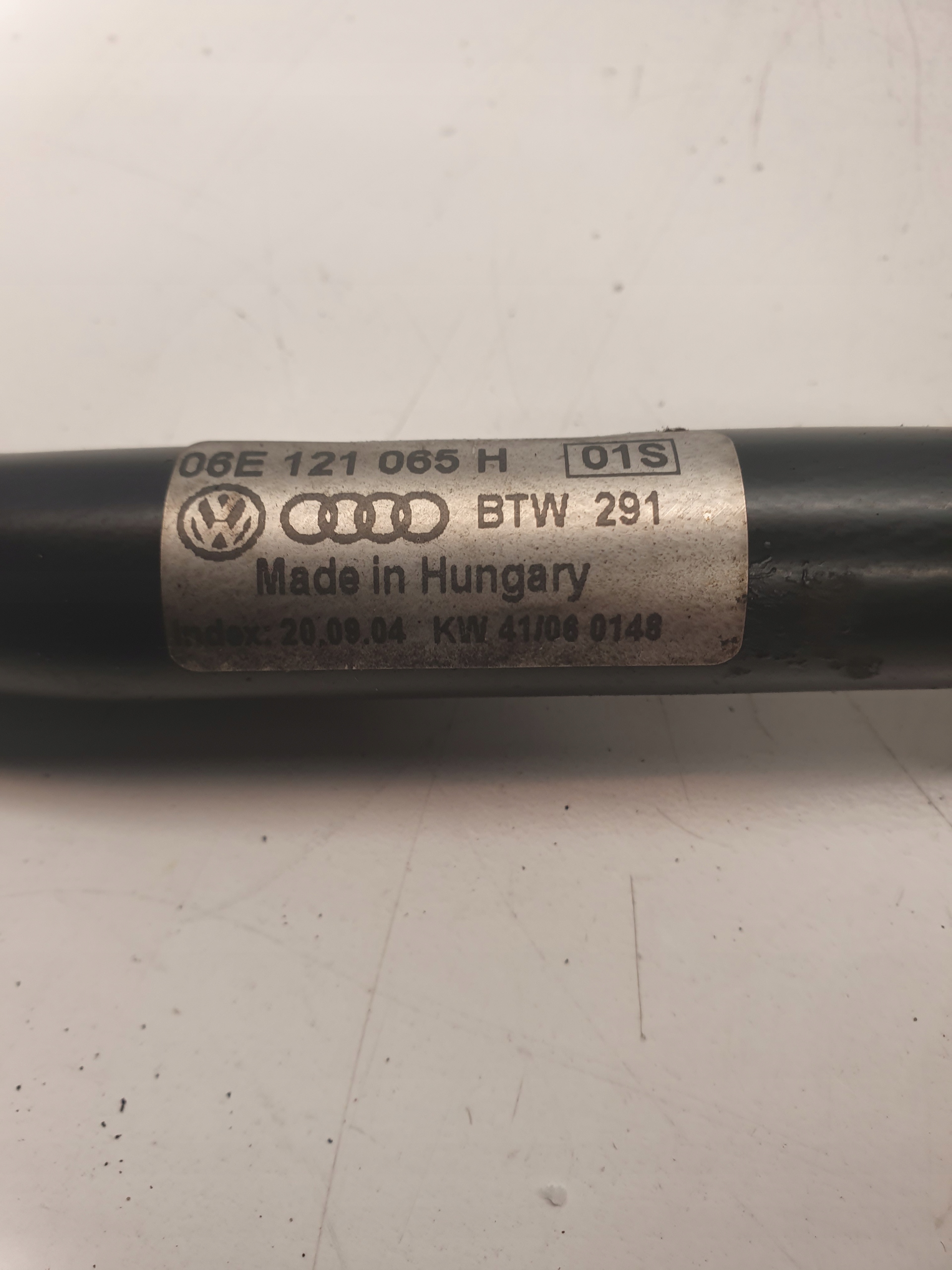 cijev prijenos vode AUDI A6 C6 3.2 FSI 06E121065H