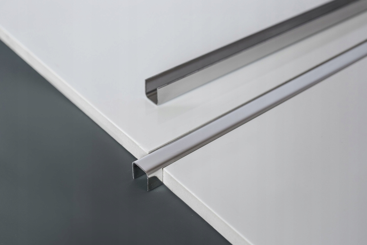 Listwa nierdzewna dekoracyjna do płytek POŁYSK C10