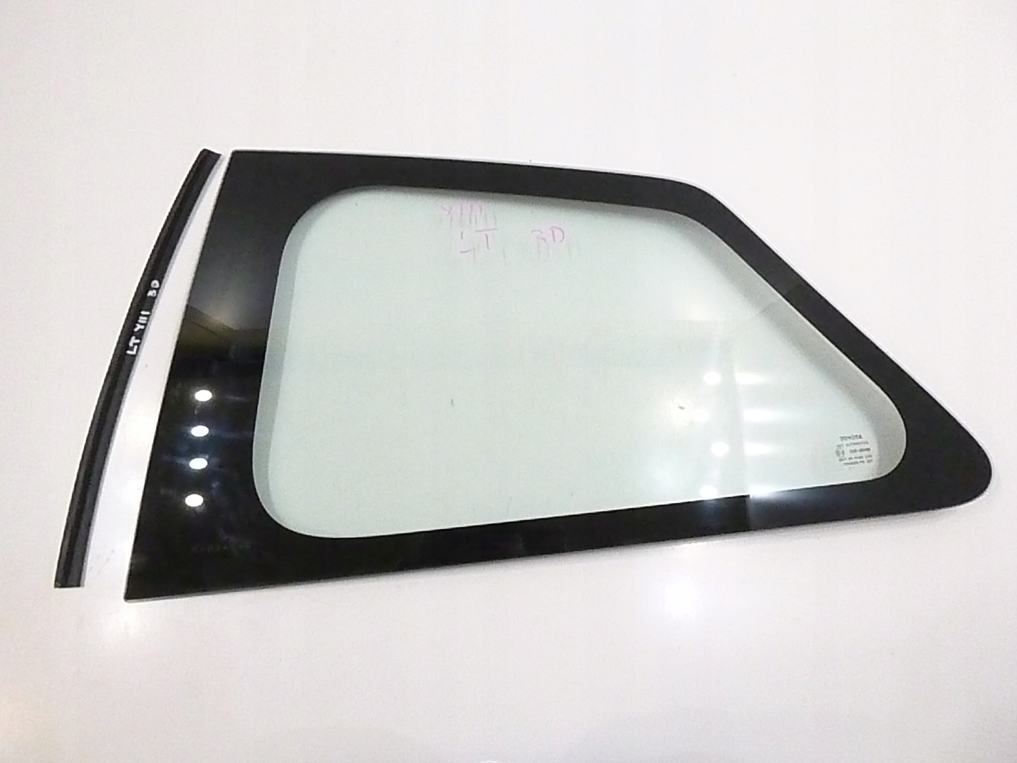 SZYBA SZYBKA LEWA LEWY TYL TYLNA TOYOTA YARIS III 2011-