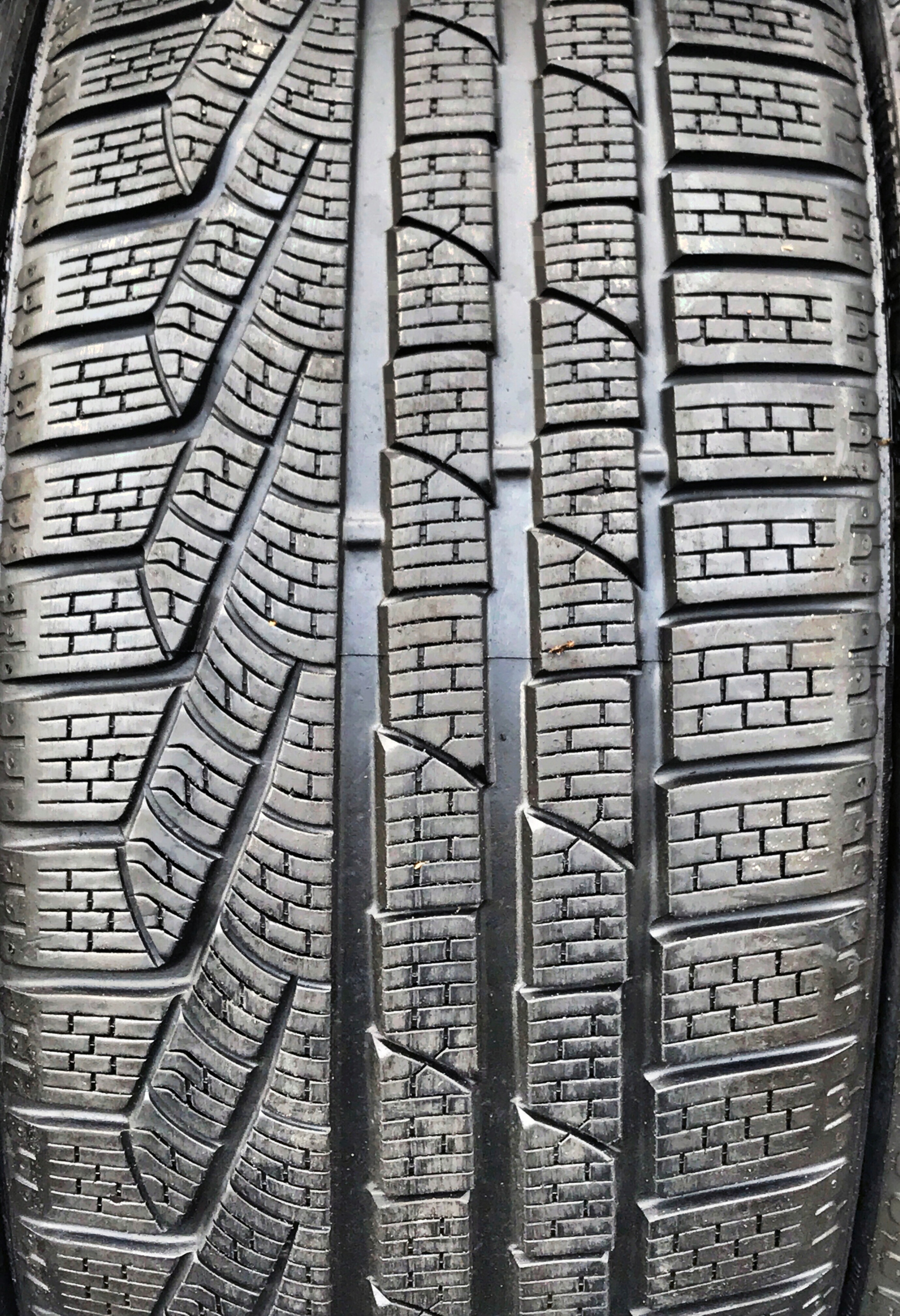 235/35R19 PIRELLI SOTTO 2 87V ZIMA PARA Hałas zewnętrzny 72 dB