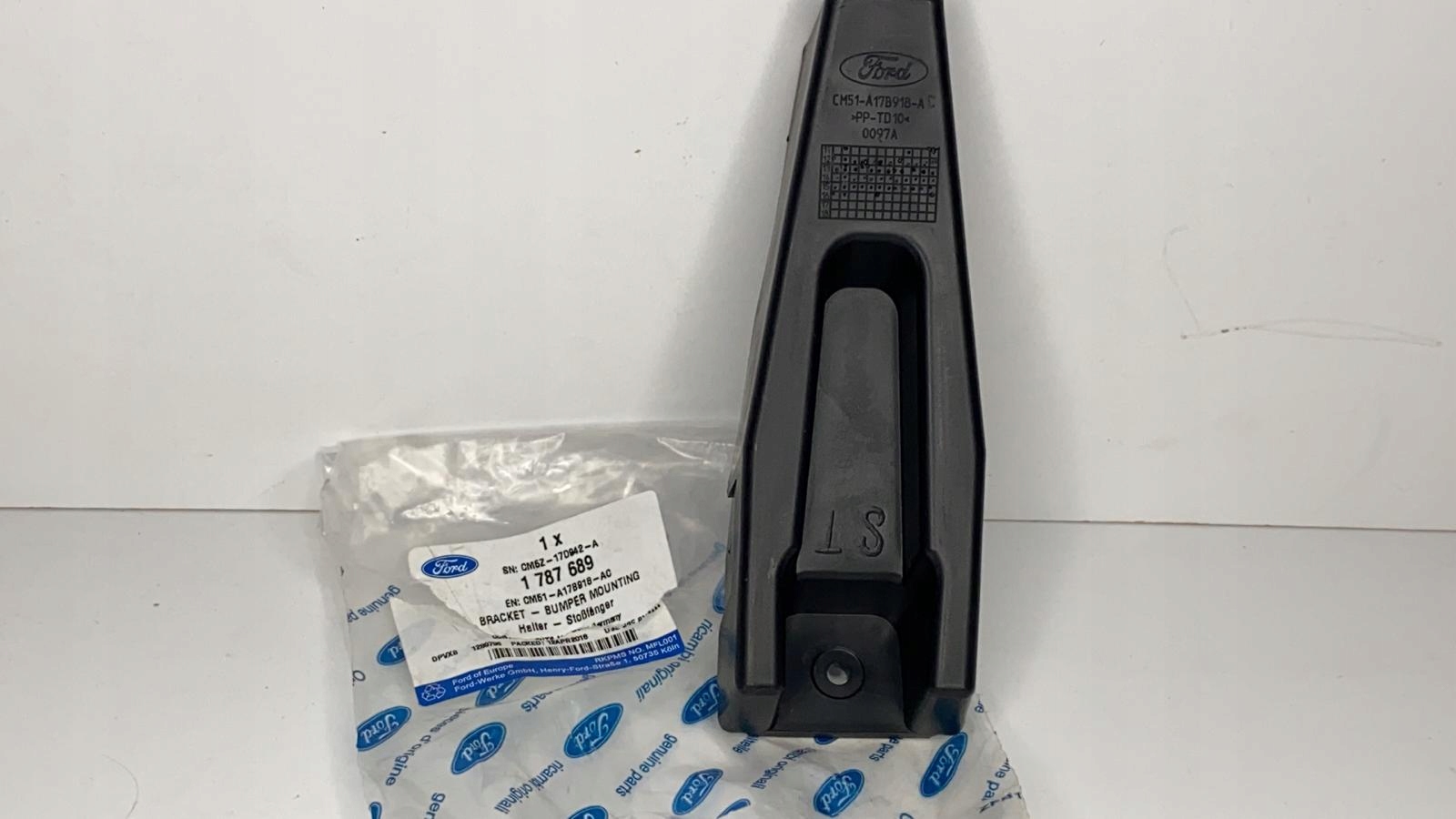 Slizg Бампер Focus Mk3 Рестайлінг ST 13-18 Новийd HB