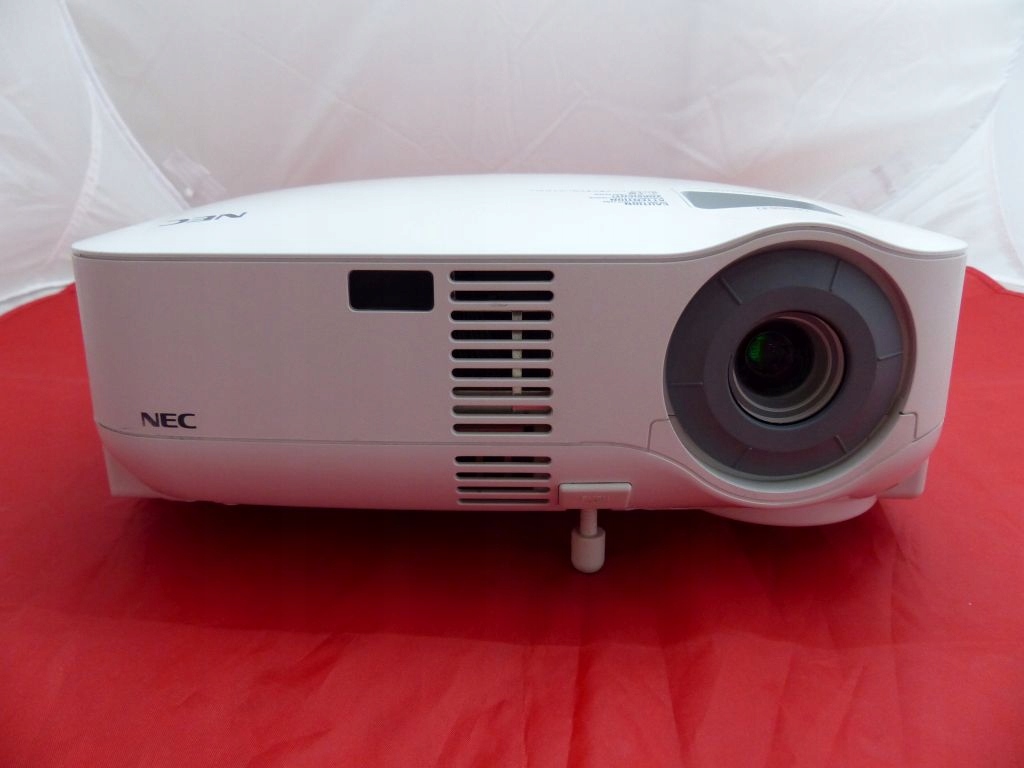 PROJEKTOR RZUTNIK NEC VT58 KINO MECZ HD HDMI XGA Kod producenta 50031738