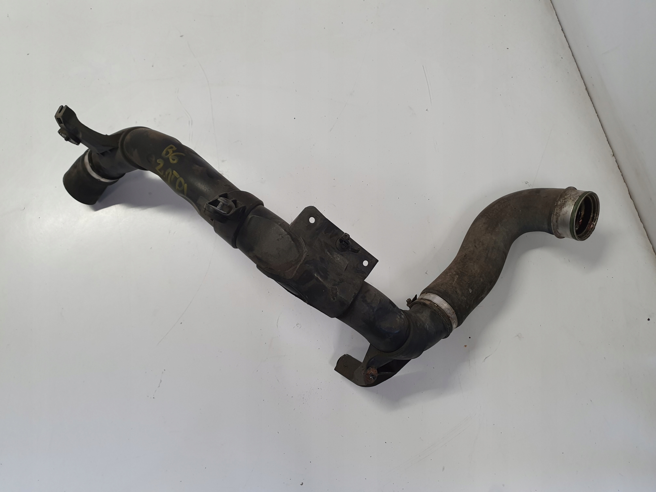 Труба интеркулера VW PASSAT B6 2.0 TDI 5N0145840D