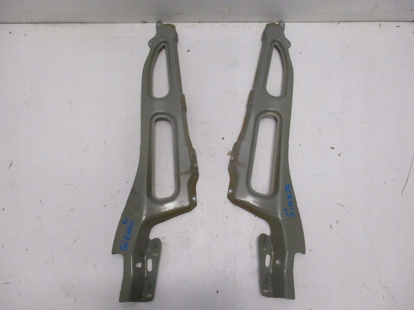 Mocowanie błotnika RENAULT SCENIC 4 IV