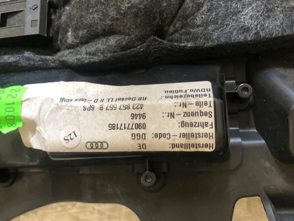 Audi R8 накладка под Рулевое колесо руль 423857557 b