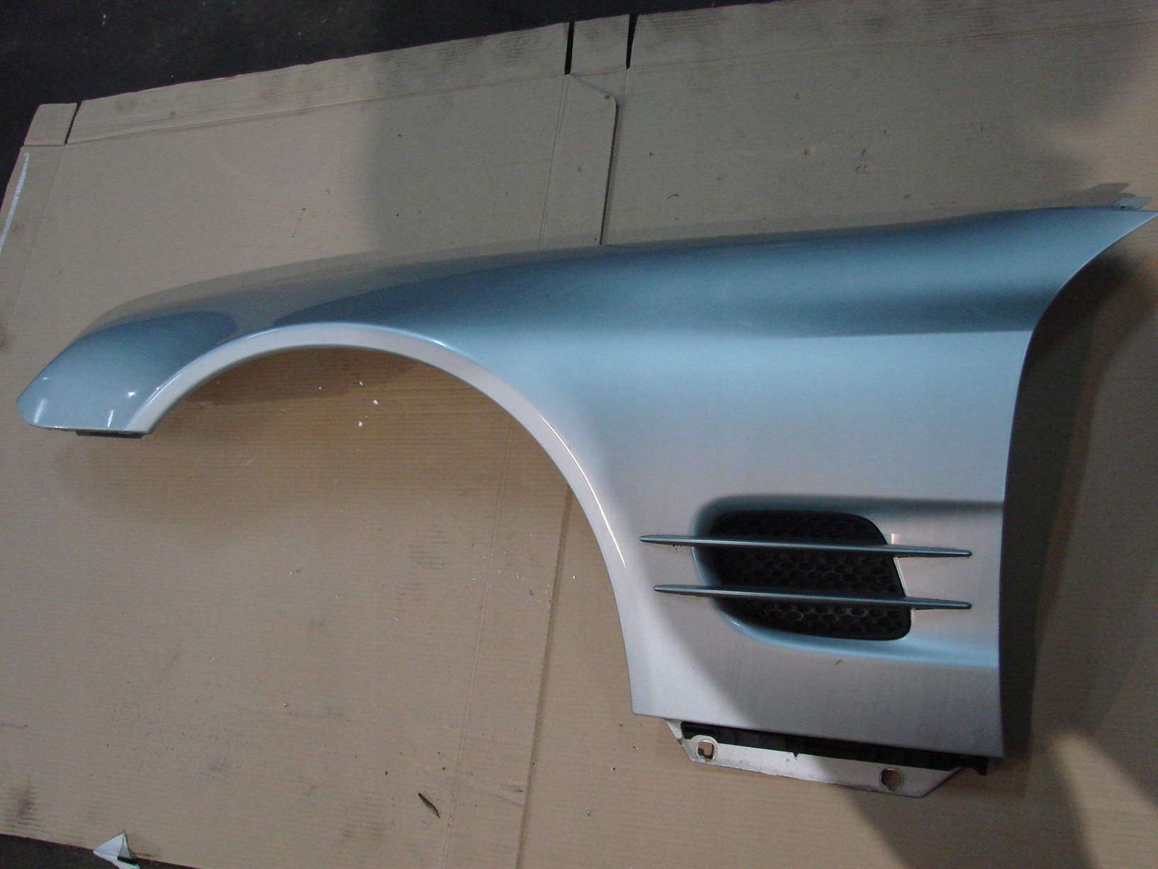 MERCEDES SL R230 744 BŁOTNIK LEWY PRZEDNI PRZÓD