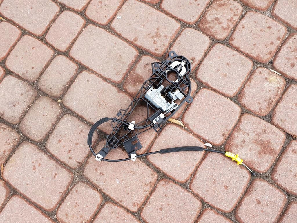 Основание ручки передняя Opel Astra K V 13515503