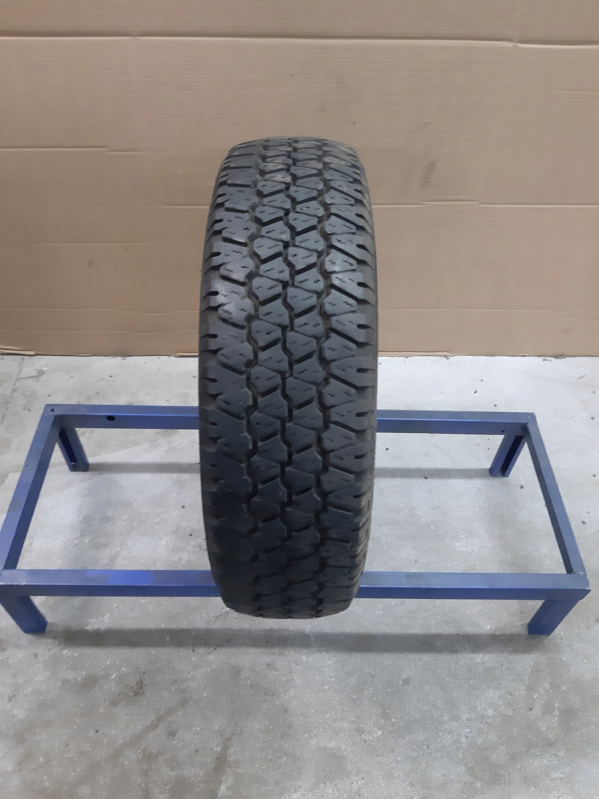 LASSA WINTUS 215/70 16 