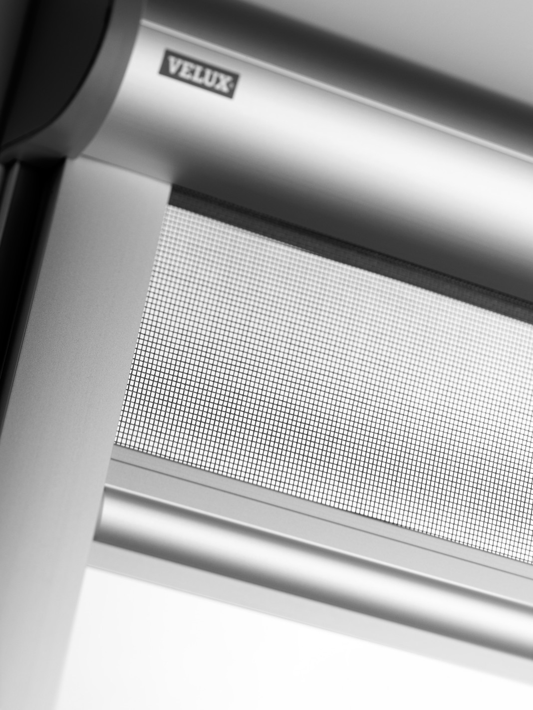 

Moskitiera rolowana na okno dachowe Velux 2000x640
