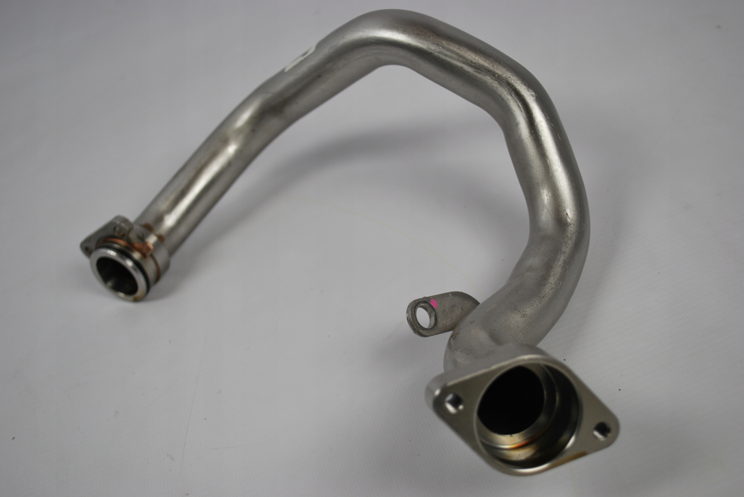 Трубка przewod масла Audi R8 5.2 FSIs0115223a