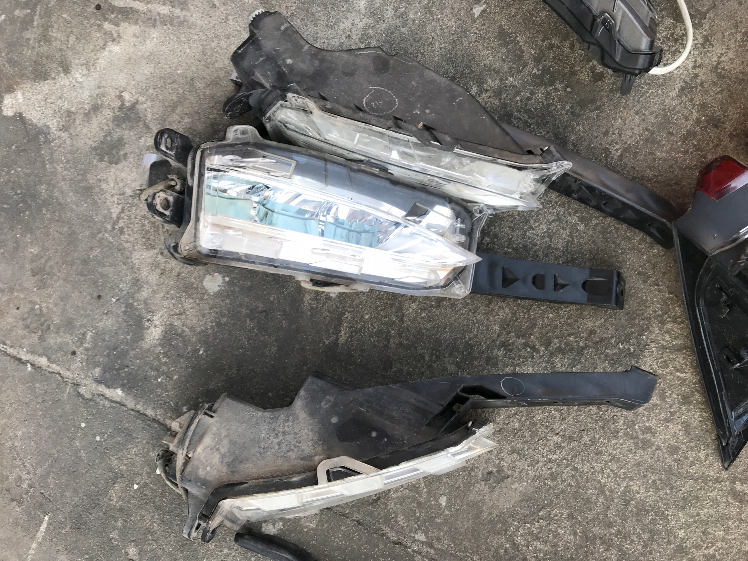 Галоген Lexus NX nx300h правий лівий