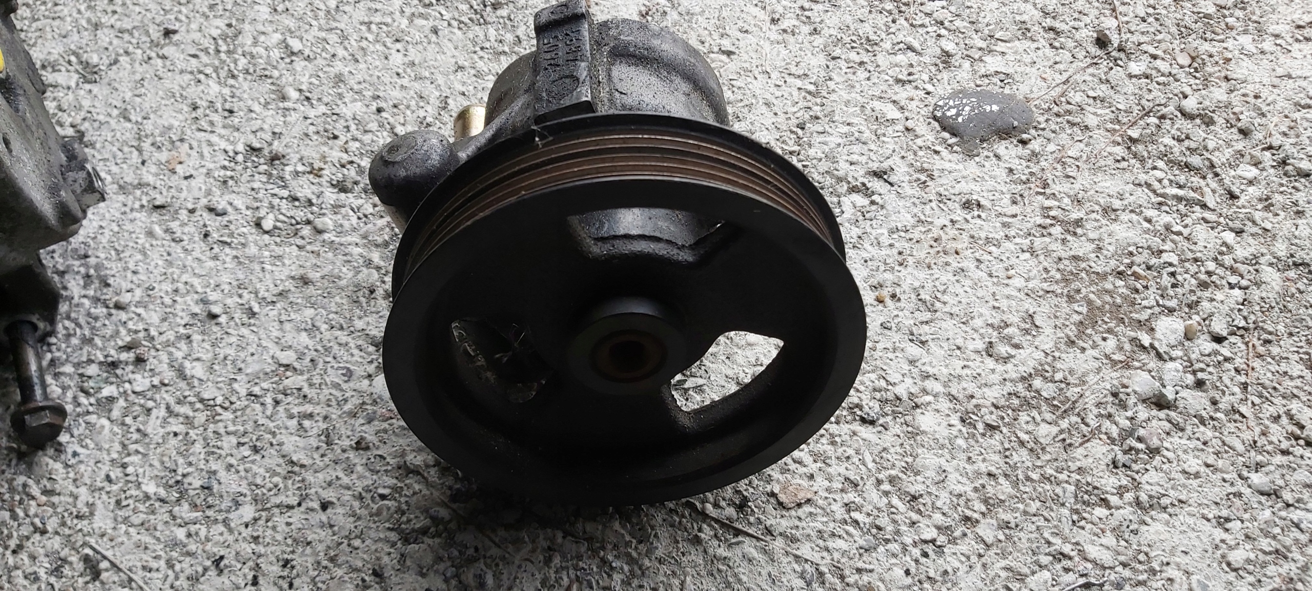 POMPA WSPOMAGANIA 8973294700 RENAULT VELSATIS 3.0